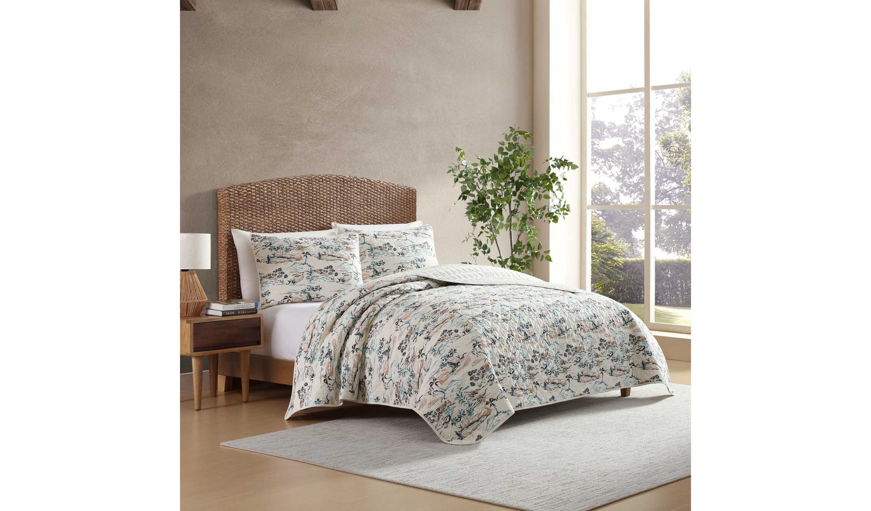 Alani Island Conversation Cotton Quilt Set