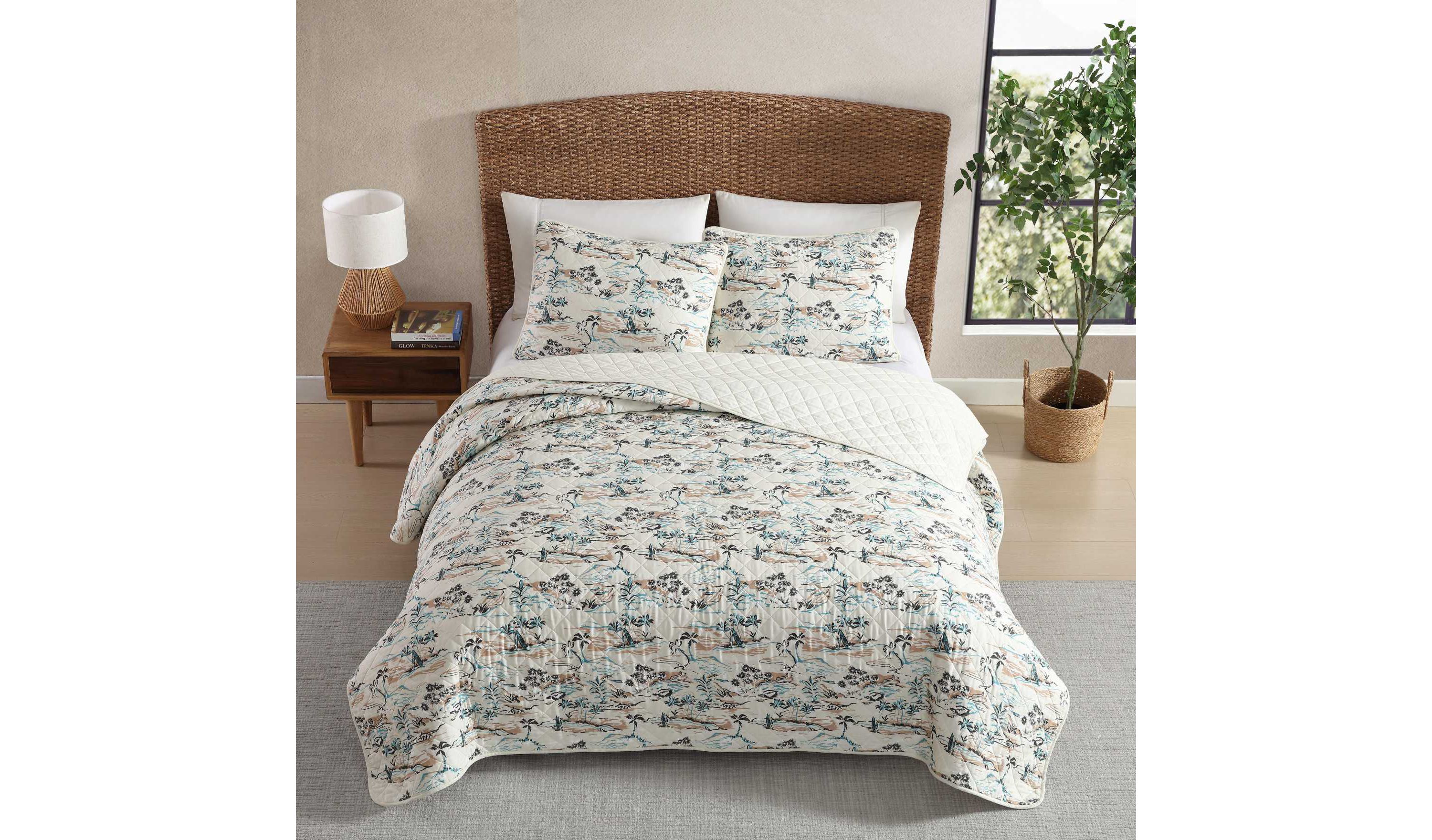 Alani Island Conversation Cotton Quilt Set