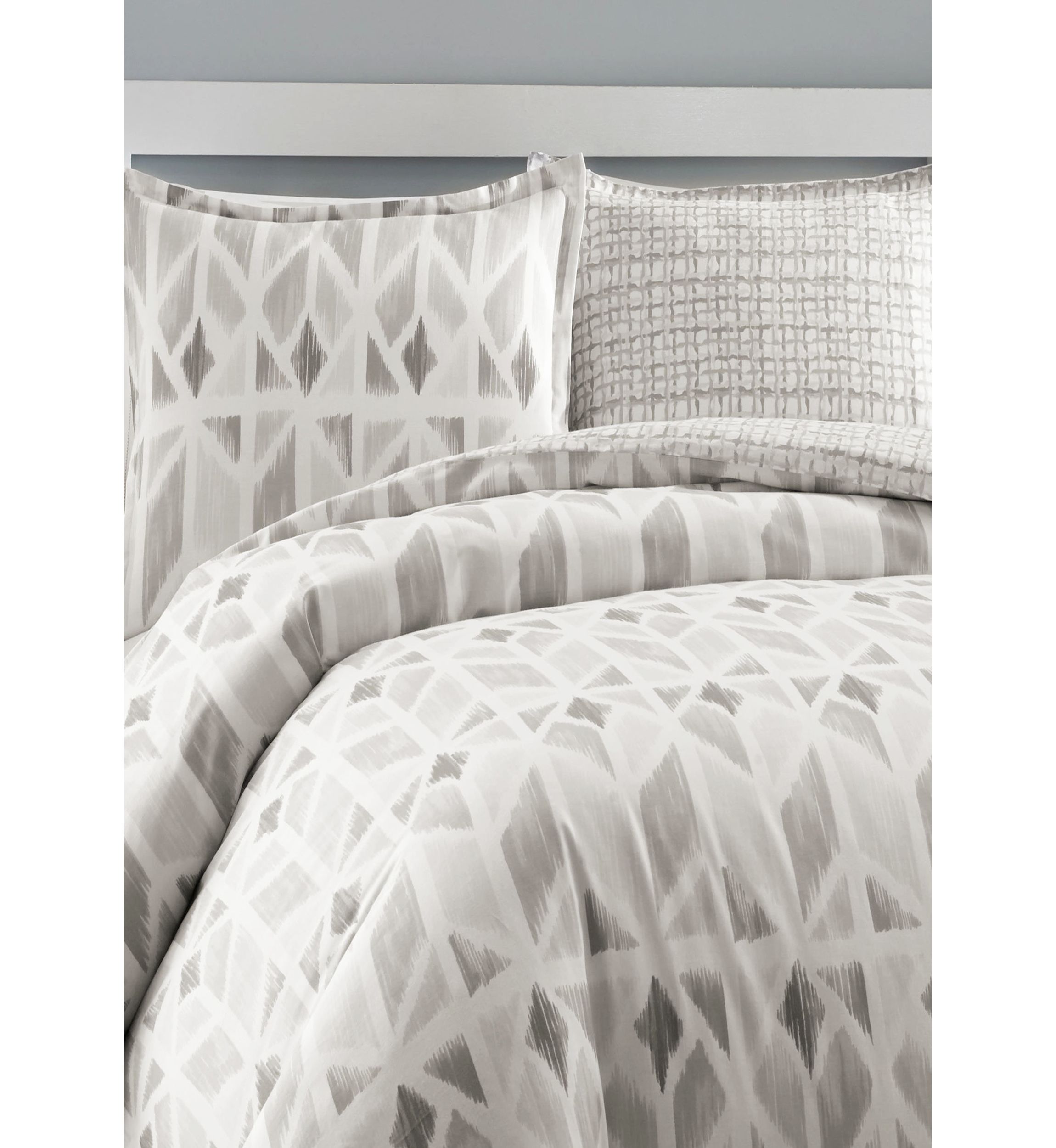 Grayson Bedding Collection