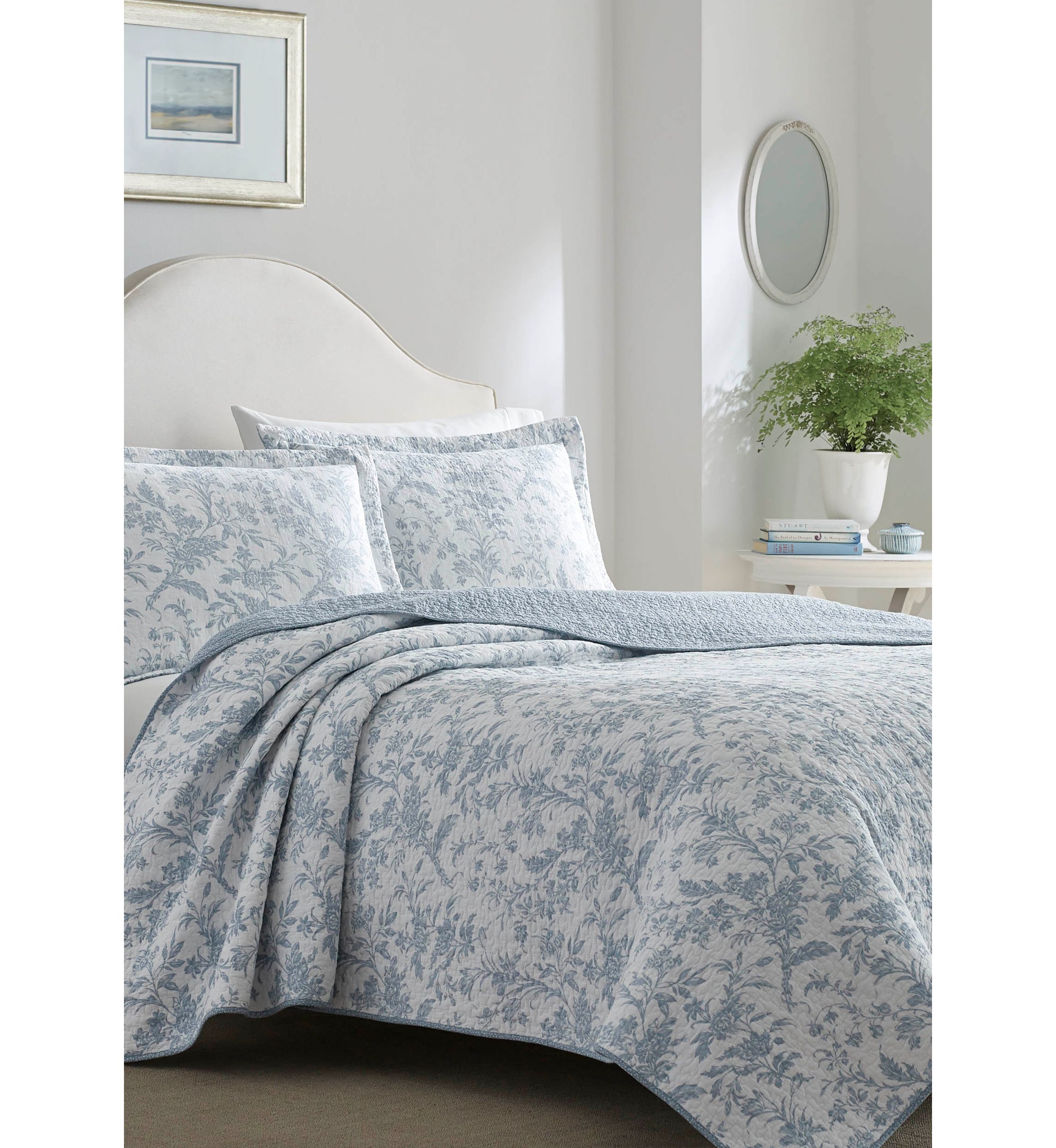 Twin Amberley Bright Blue Quilt Set