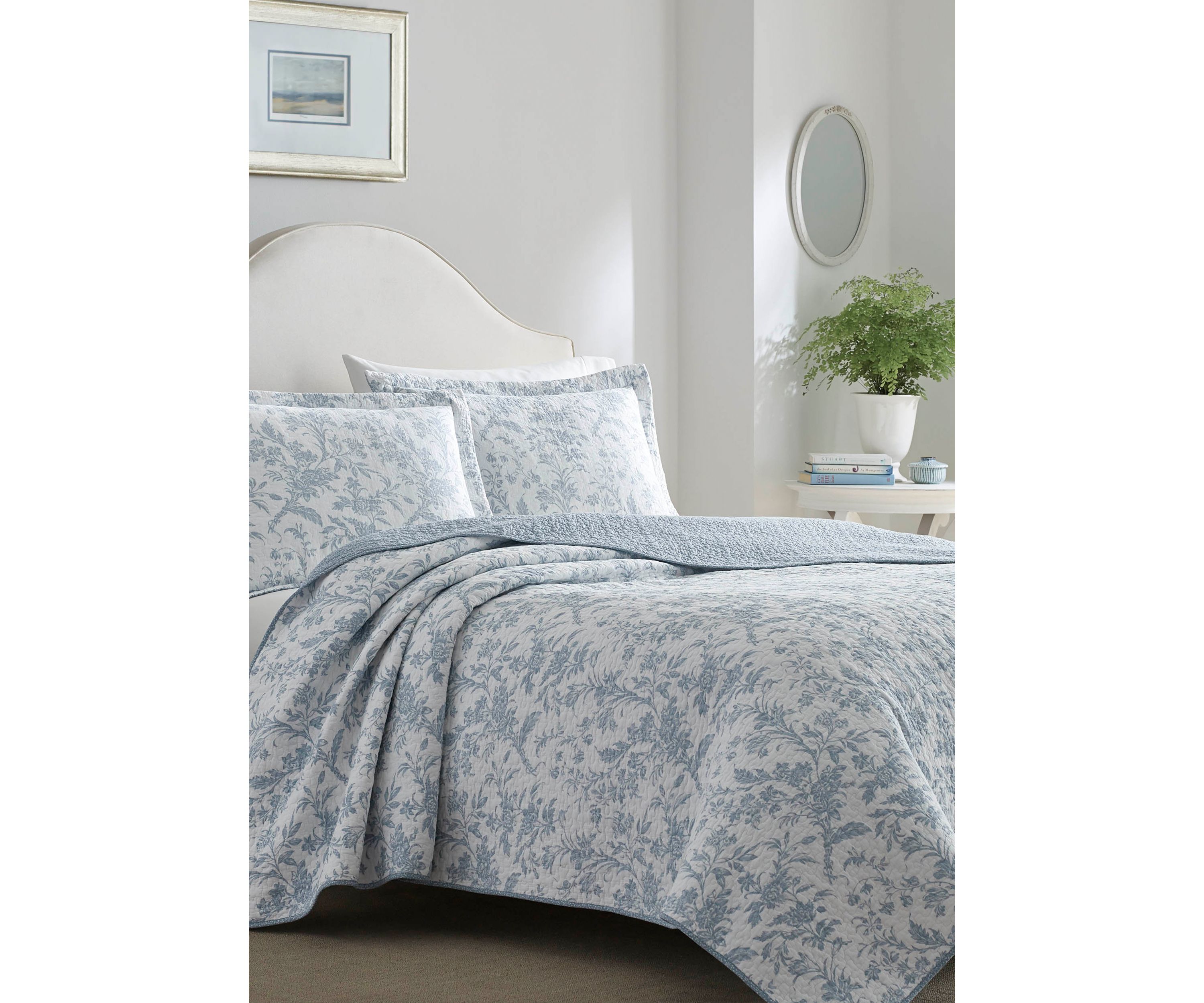 Twin Amberley Bright Blue Quilt Set