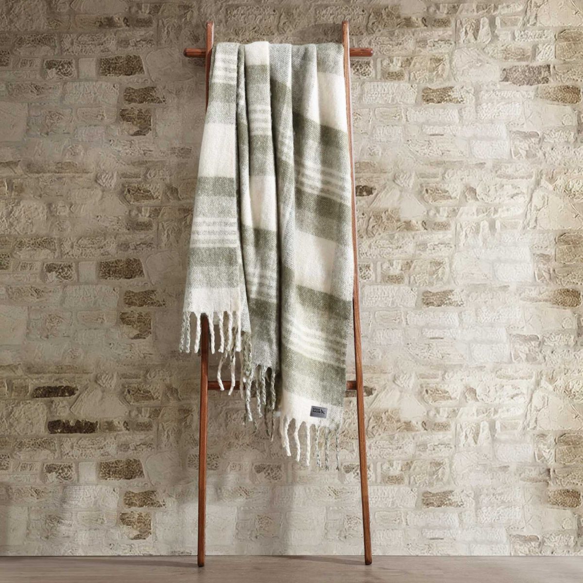 Hearthstone Plaid Microfiber Throw