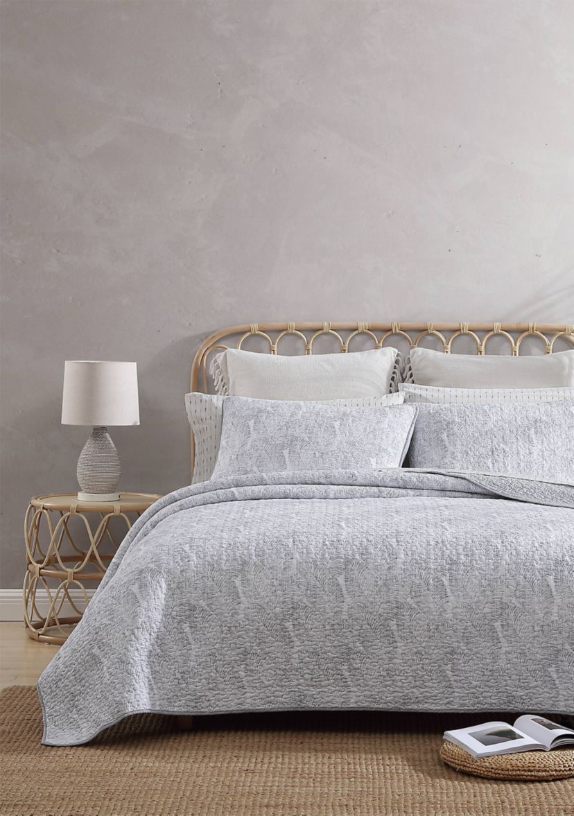 Distressed Water Leaves 3-Piece Quilt Set