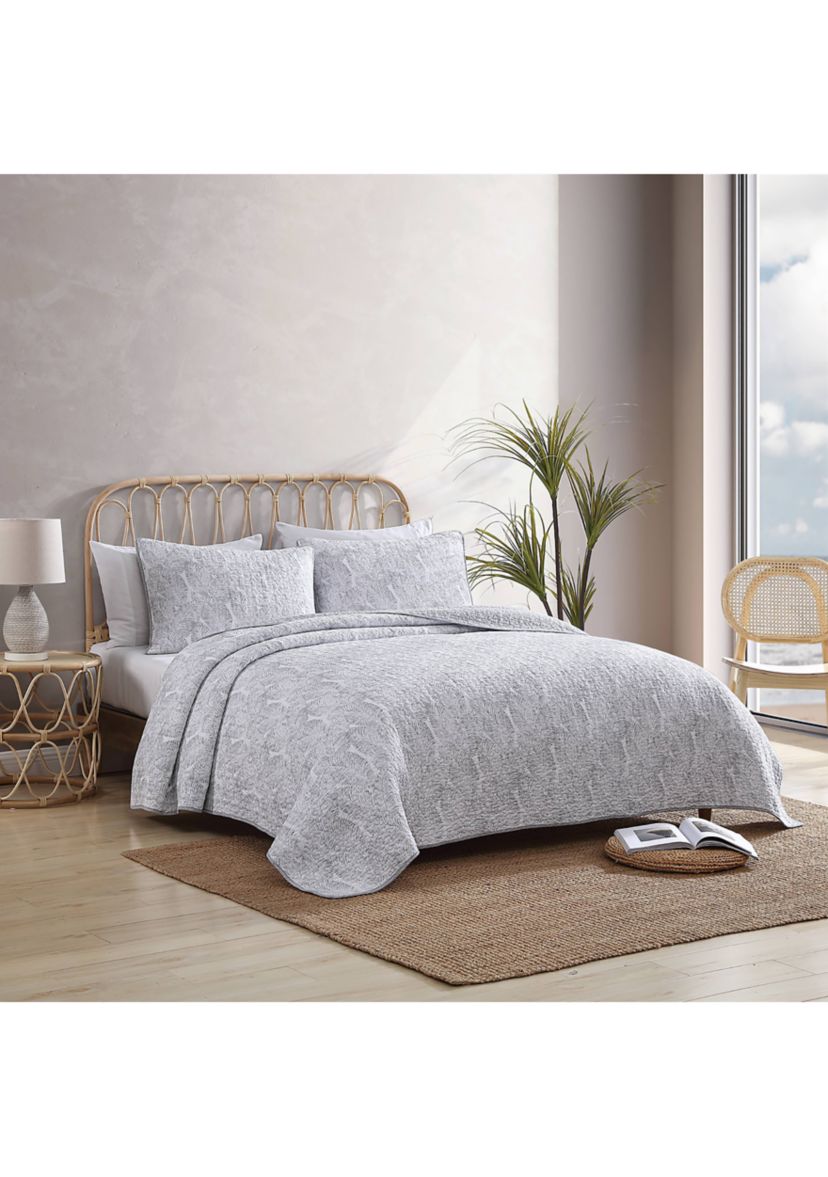 Distressed Water Leaves 3-Piece Quilt Set