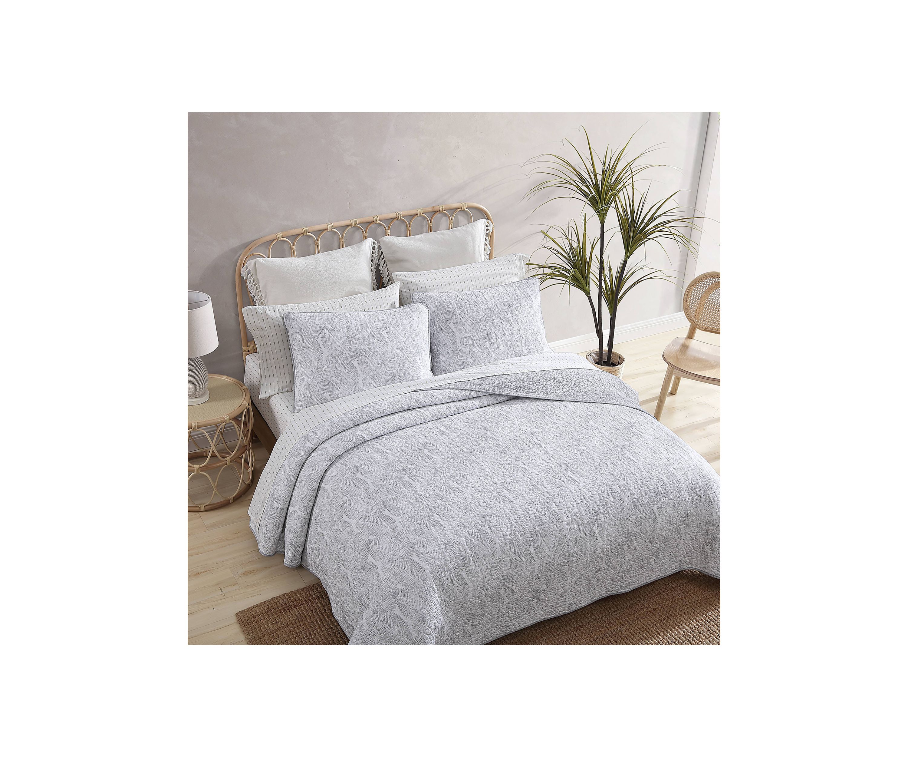 Distressed Water Leaves 3-Piece Quilt Set