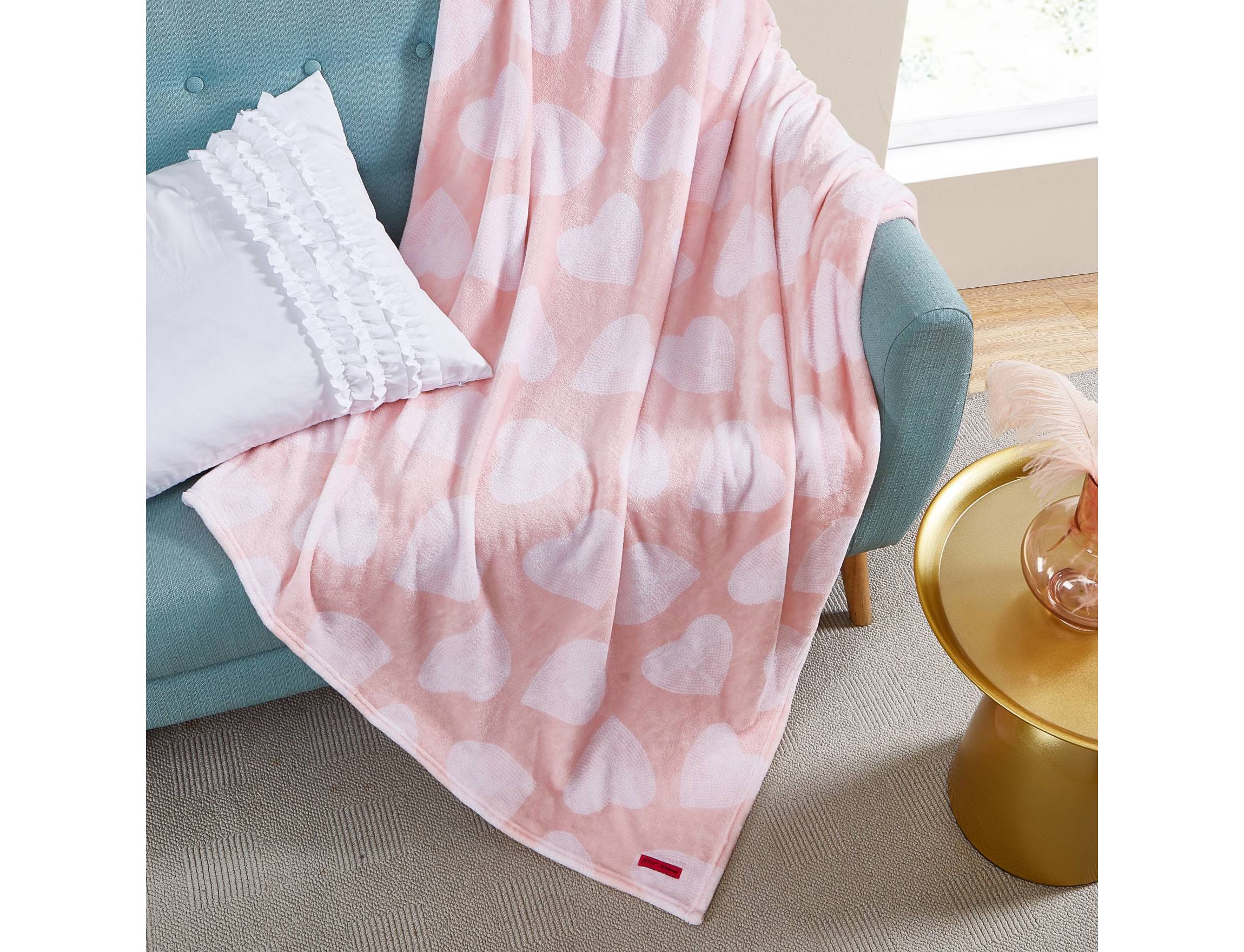 Dotted Heart Polyester Throw Blanket
