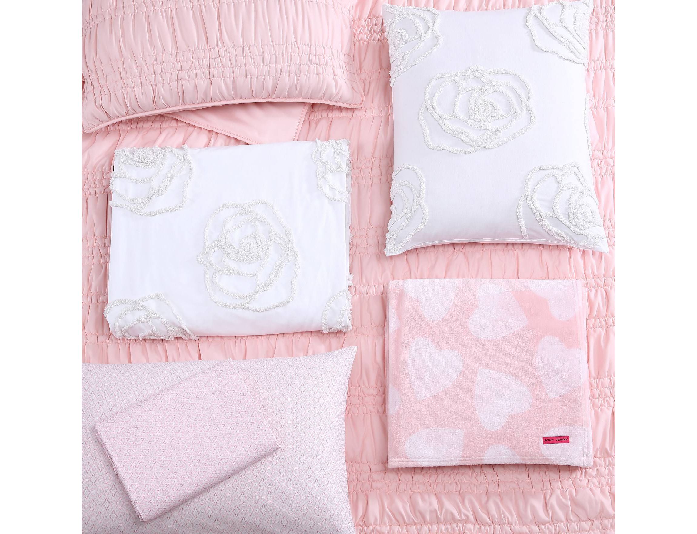 Dotted Heart Polyester Throw Blanket