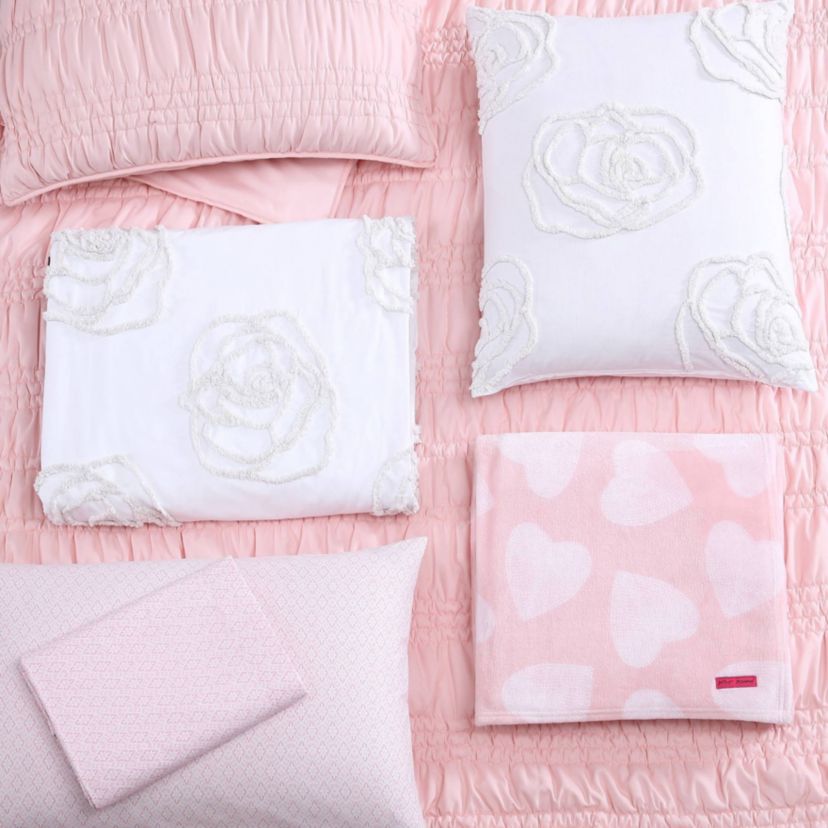 Dotted Heart Polyester Throw Blanket