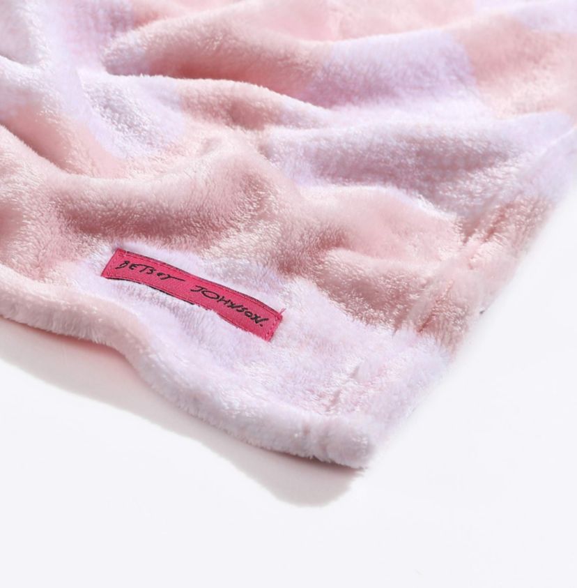 Dotted Heart Polyester Throw Blanket