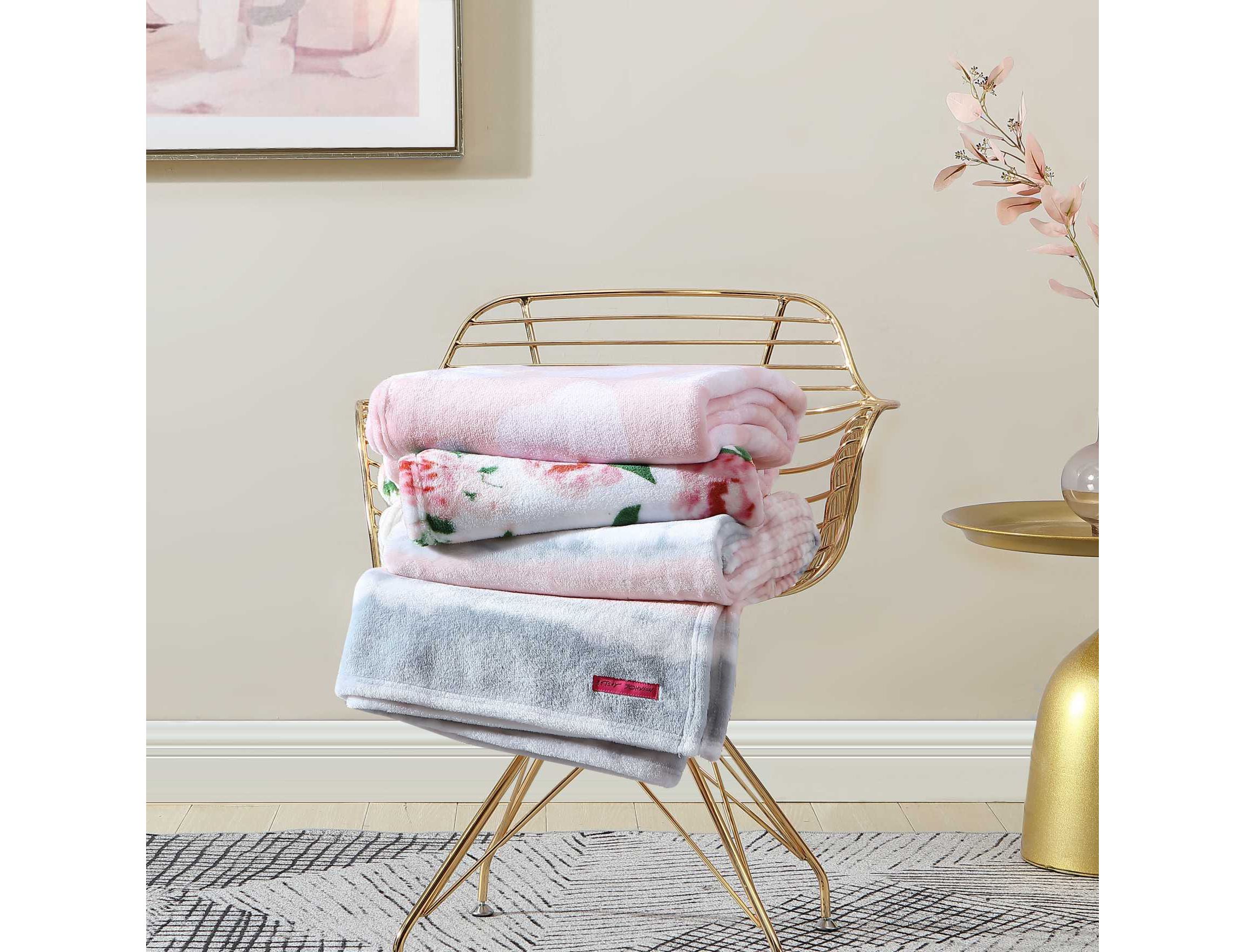 Dotted Heart Polyester Throw Blanket