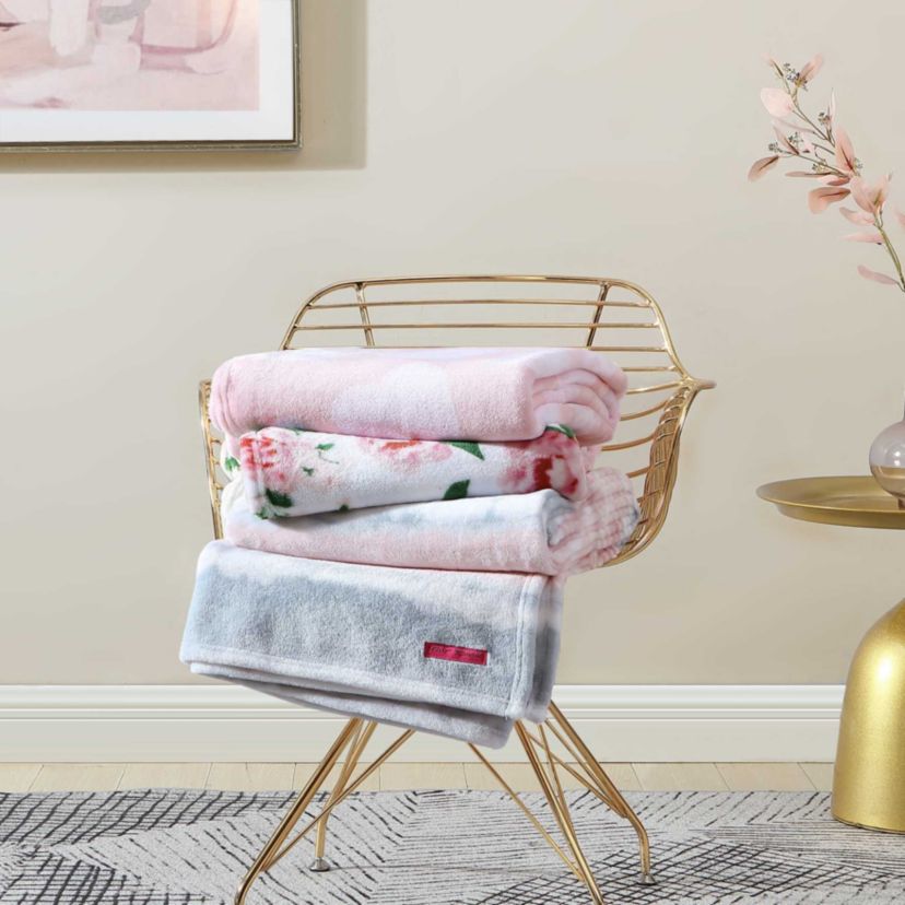 Dotted Heart Polyester Throw Blanket