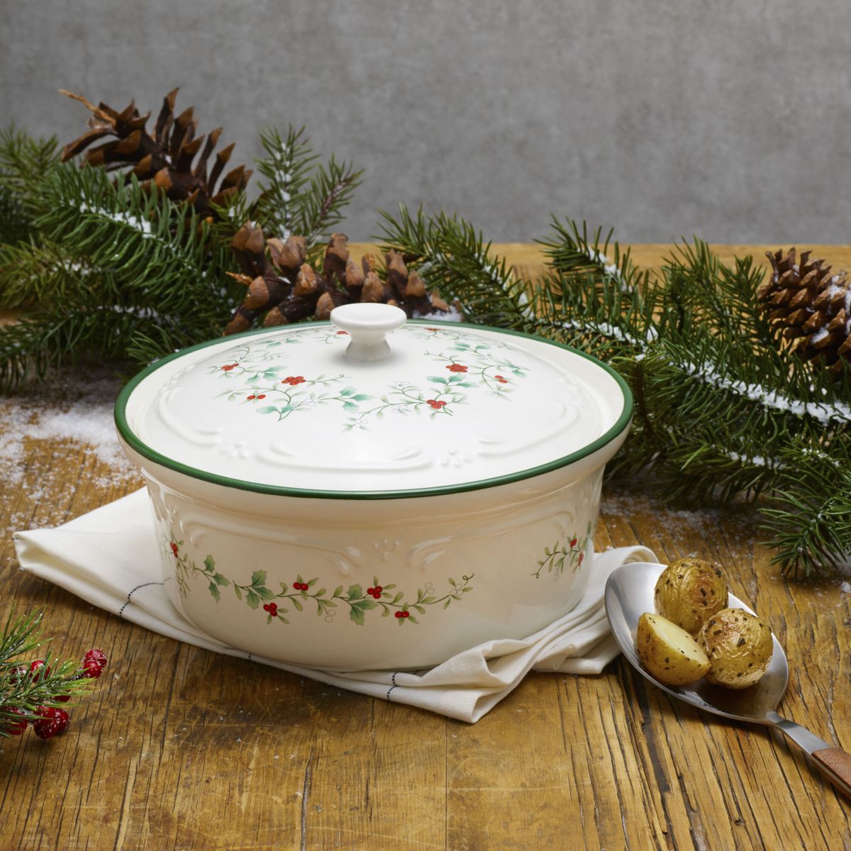 Winterberry 1.5-qt Covered Casserole Baker