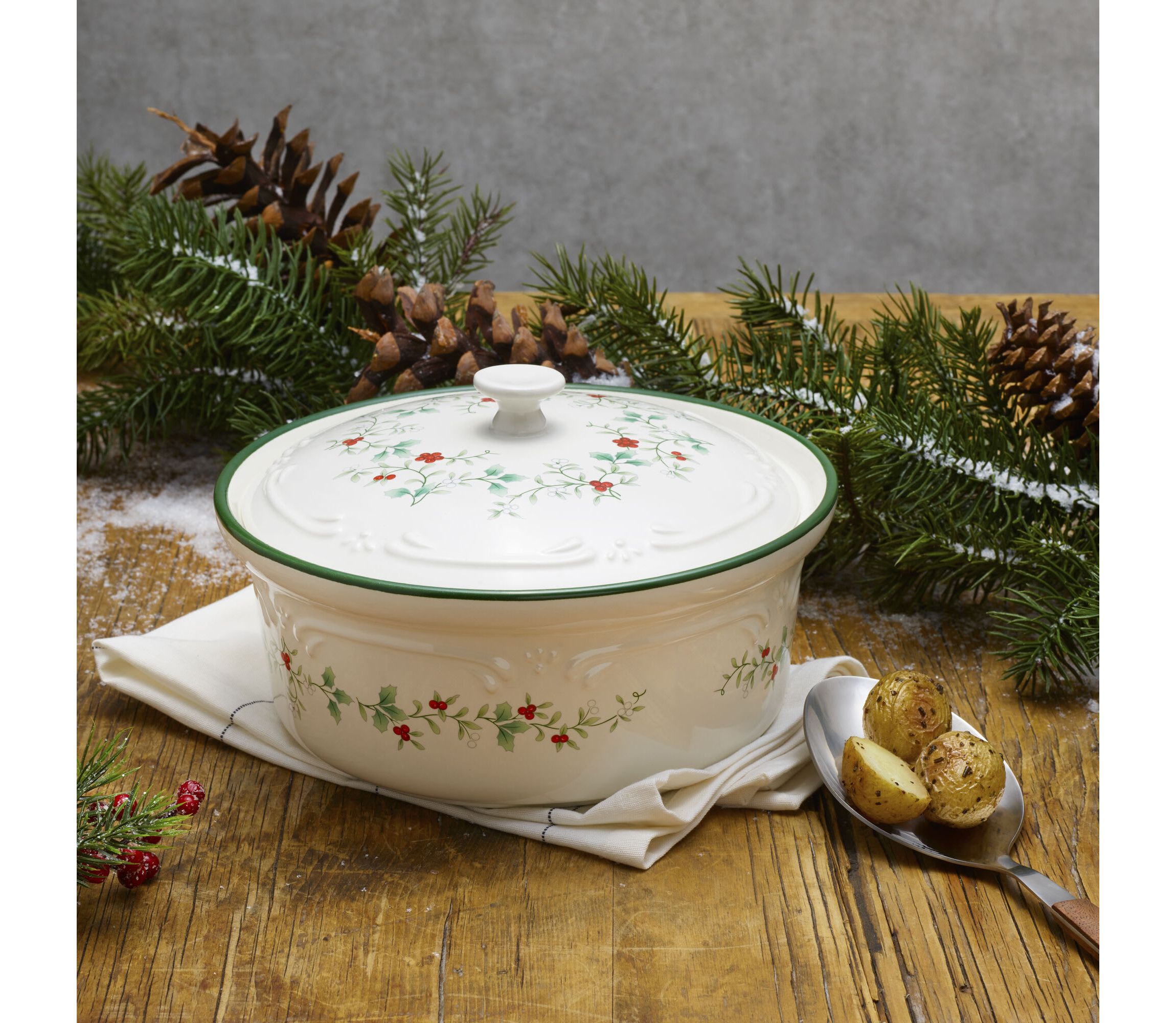 Winterberry 1.5-qt Covered Casserole Baker