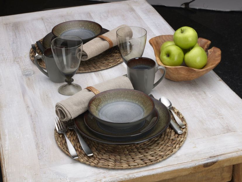 Monroe 16-pc Dinnerware Set, Service for 4