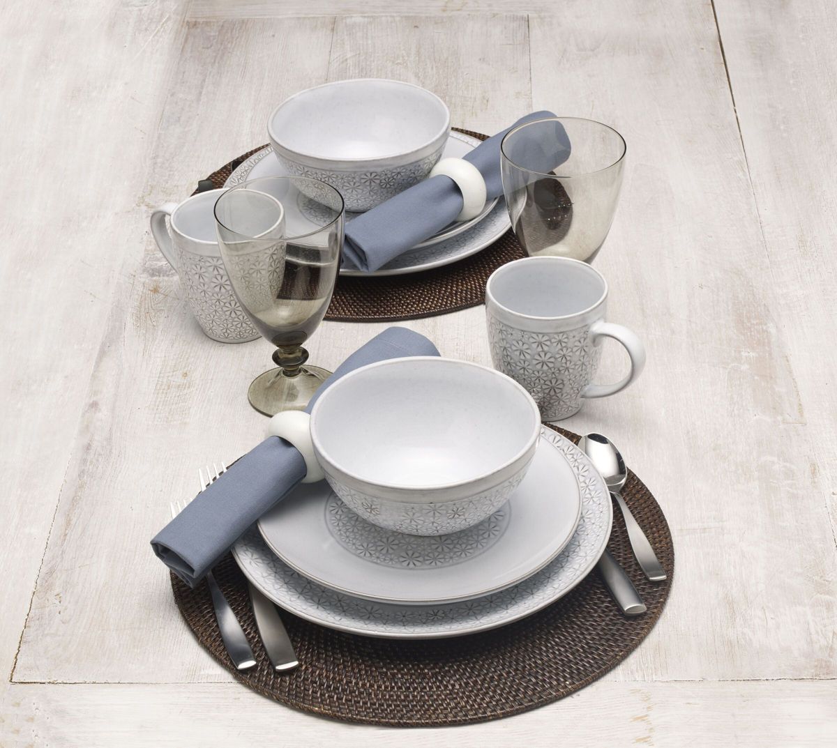 Blossom 16-pc Dinnerware Set, Service for 4
