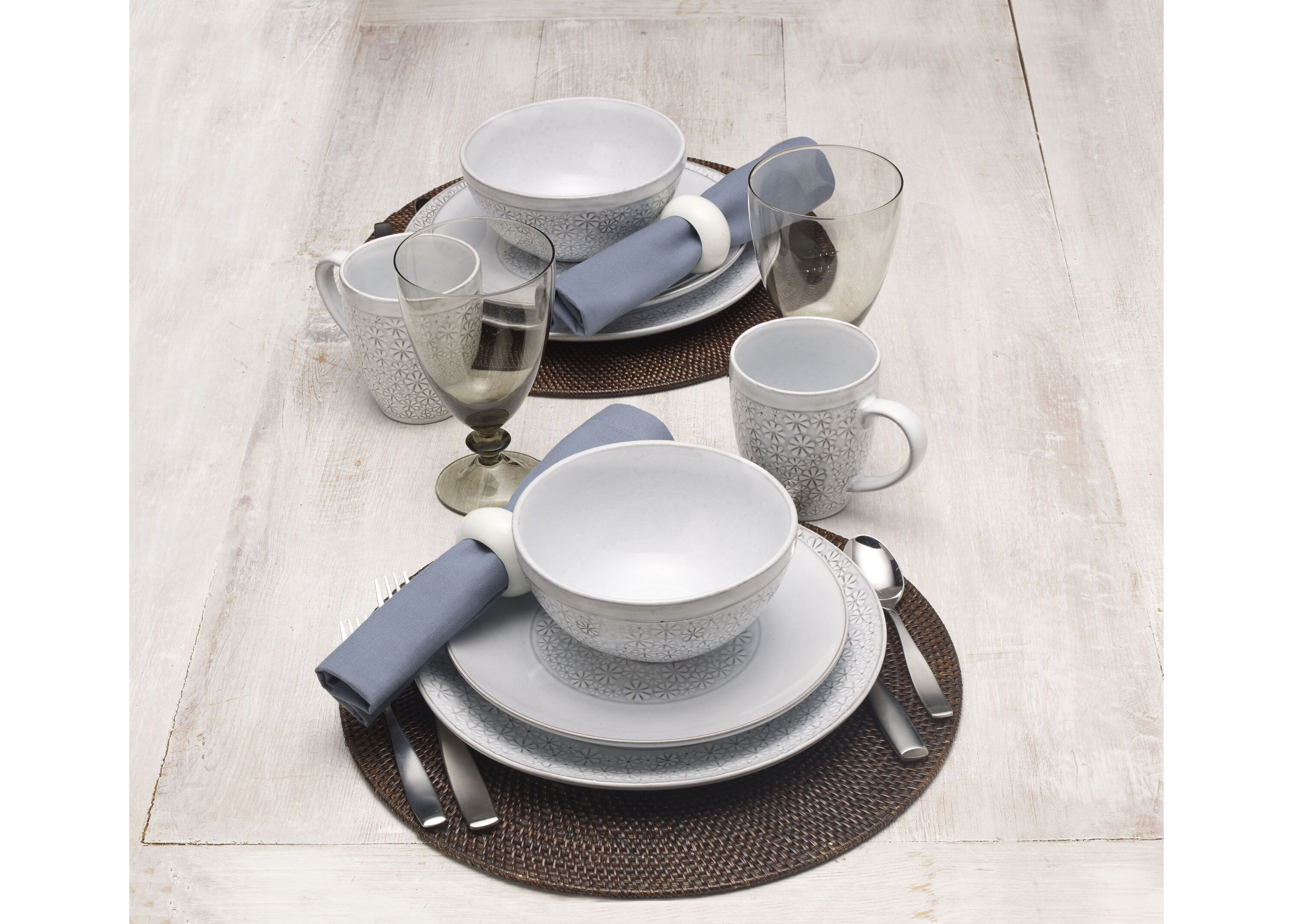 Blossom 16-pc Dinnerware Set, Service for 4