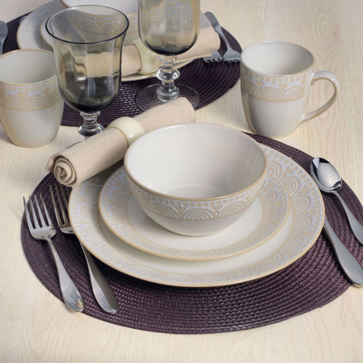 Pfaltzgraff Amelia Cream 16-Piece Dinnerware Set, Service For 4