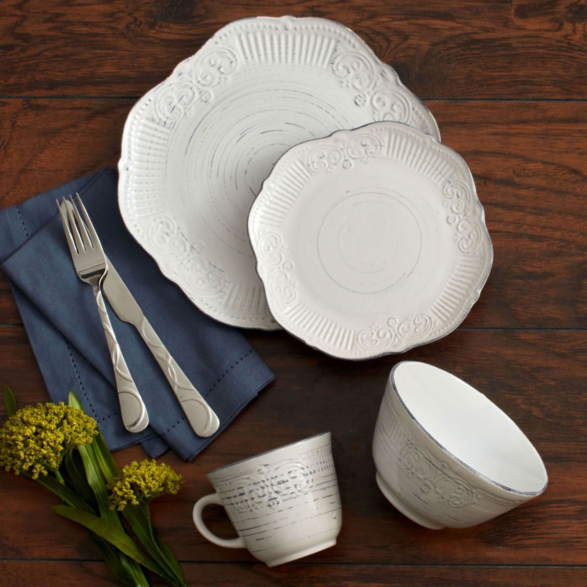 Isabella 16-Piece Dinnerware Set, Service For 4