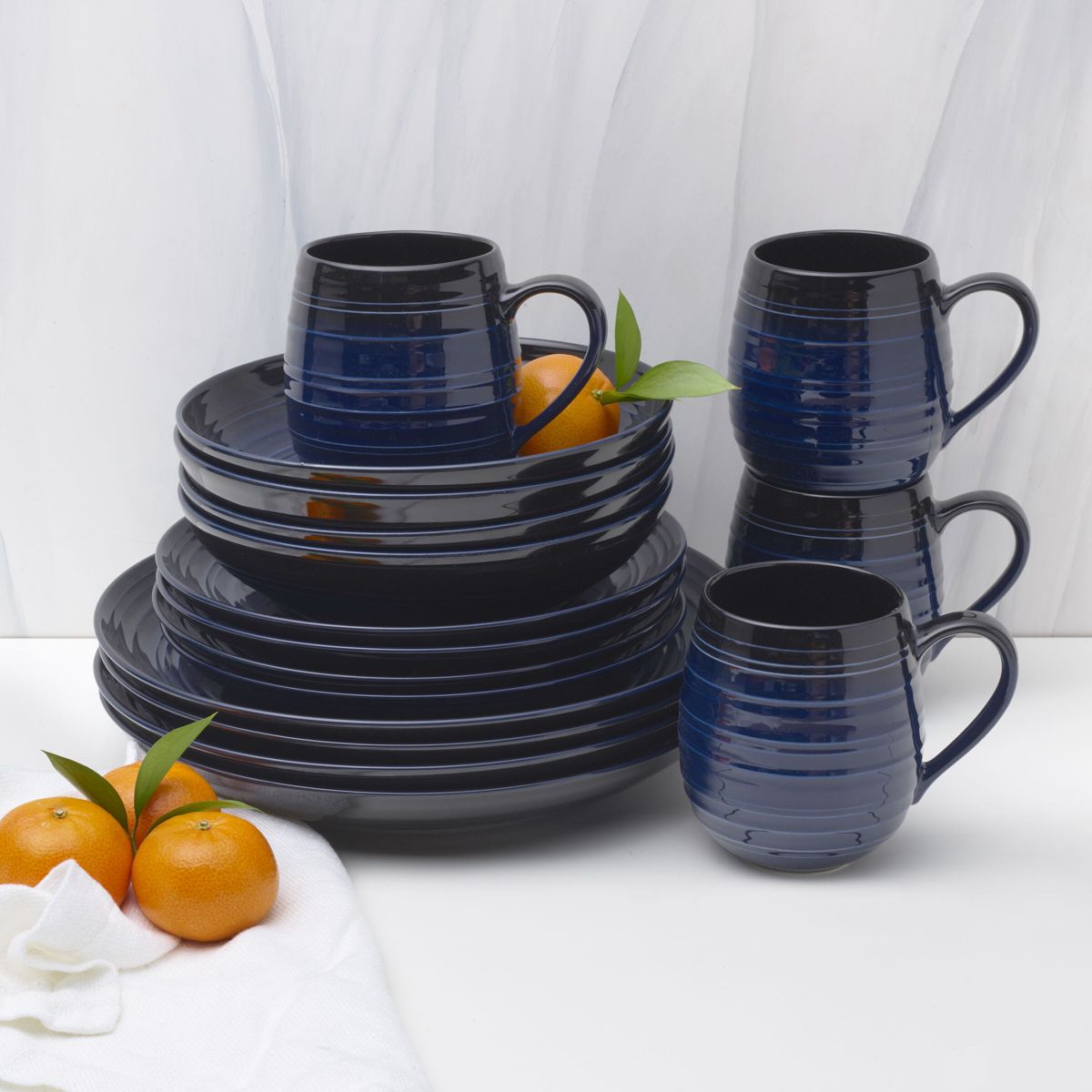 Swirl Coupe Black 16 Piece Dinnerware Set, Service For 4