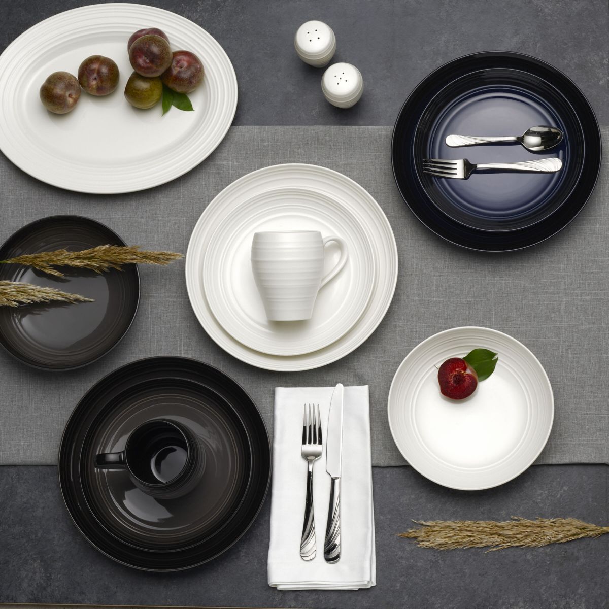 Swirl Coupe Black 16 Piece Dinnerware Set, Service For 4