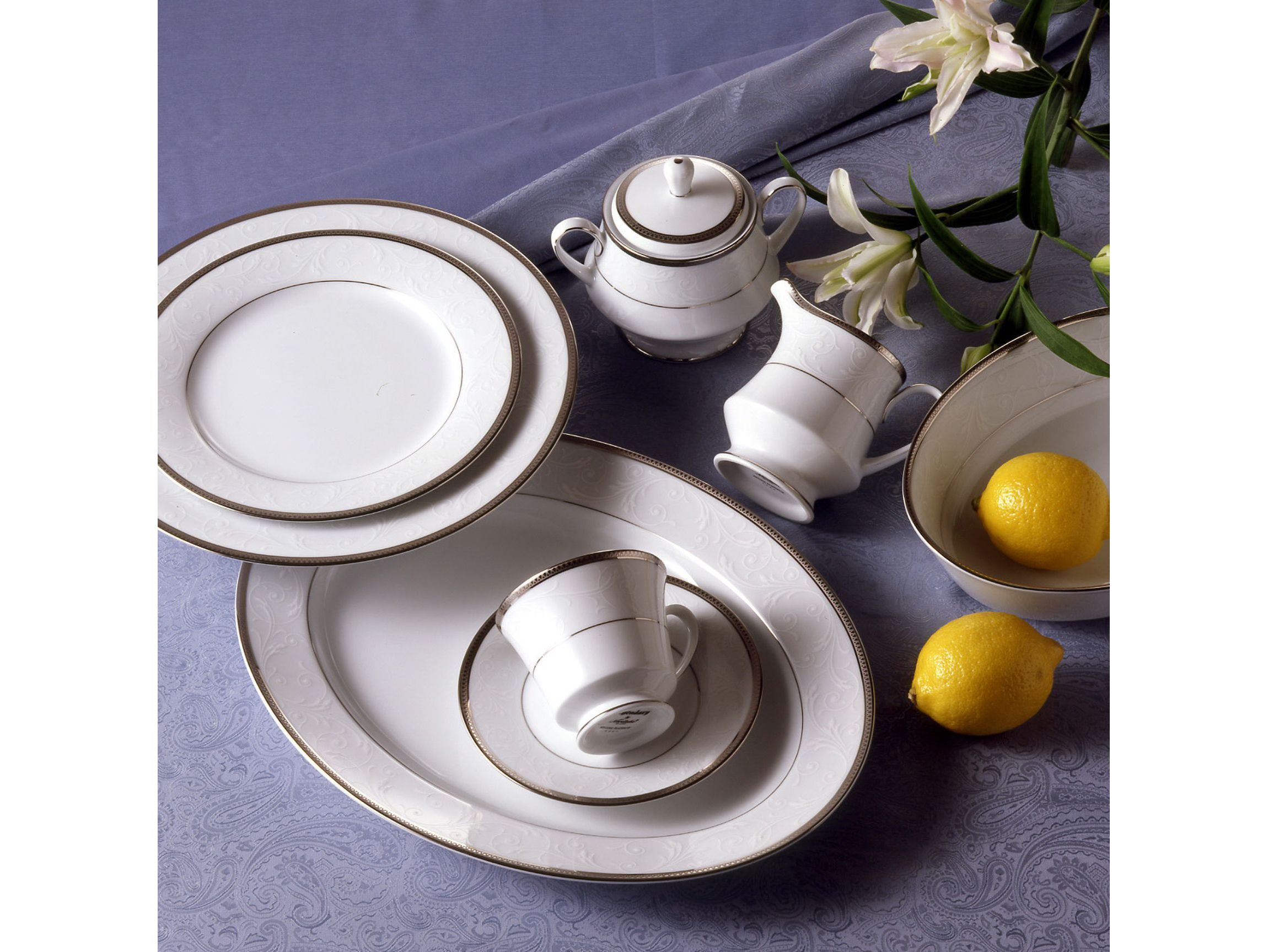 Regina Platinum Oval Platter, 16"