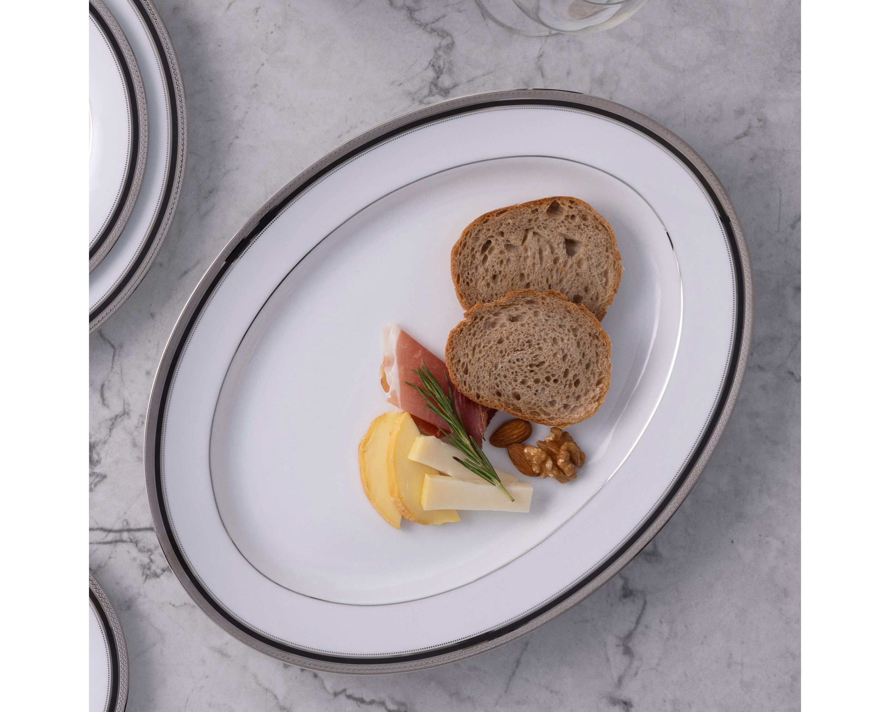 Austin Platinum Oval Platter, 16"