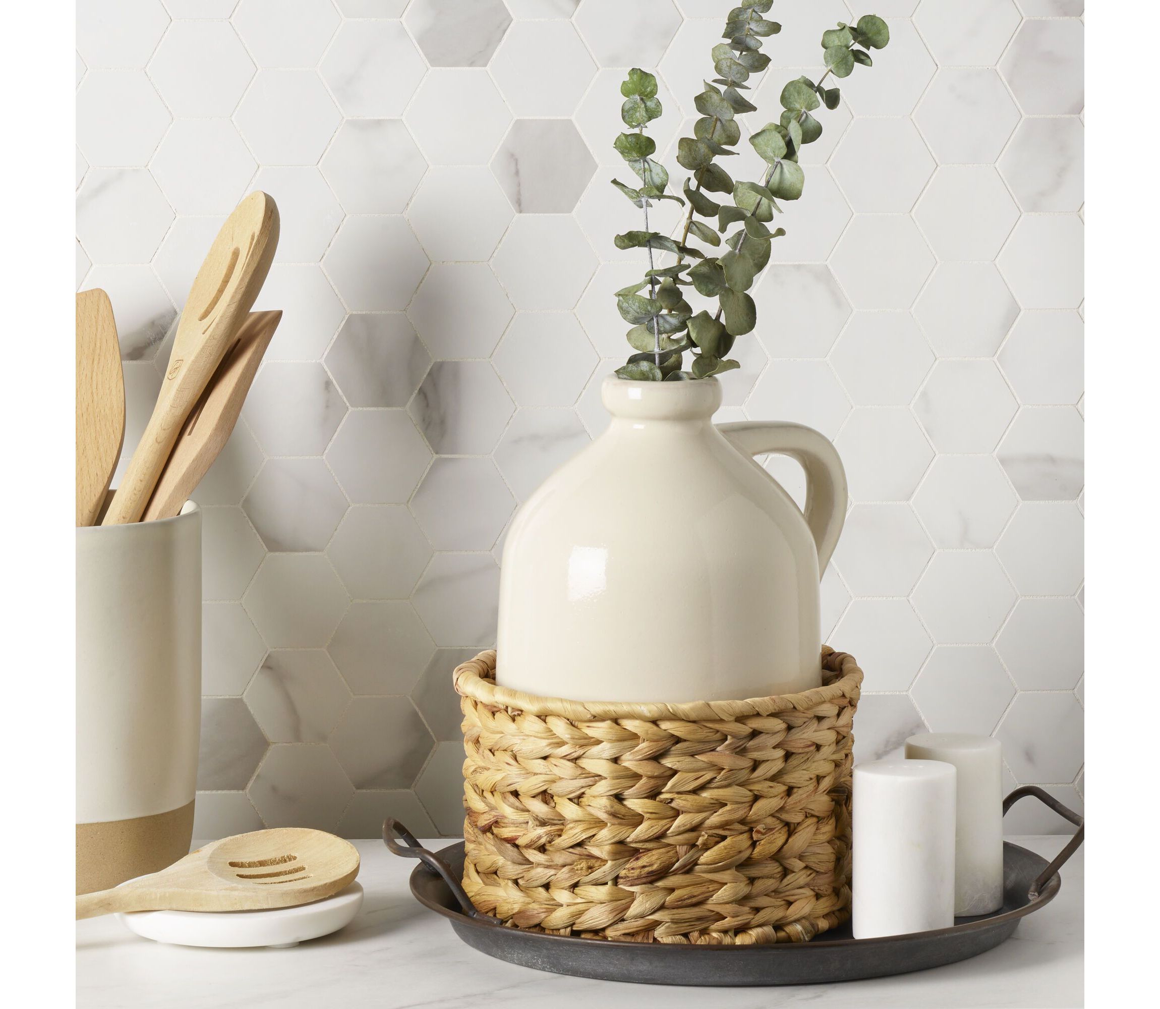 7.5 x 9.5-in White Handle Rattan Basket Vase