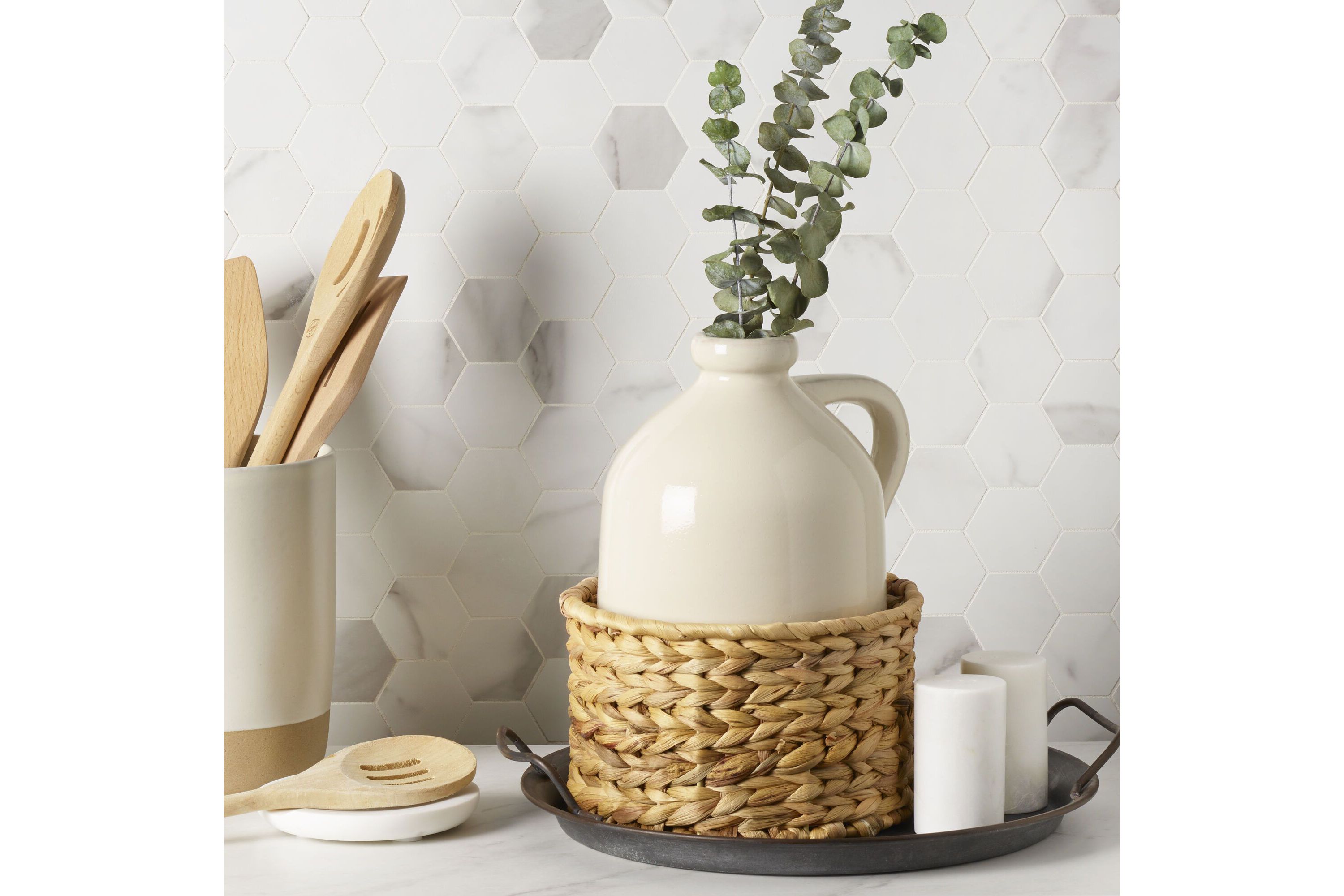 7.5 x 9.5-in White Handle Rattan Basket Vase
