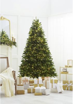 The Gucci Guide to Holiday Decorating -  Holiday decor, Elegant christmas  trees, Minimalist christmas decor