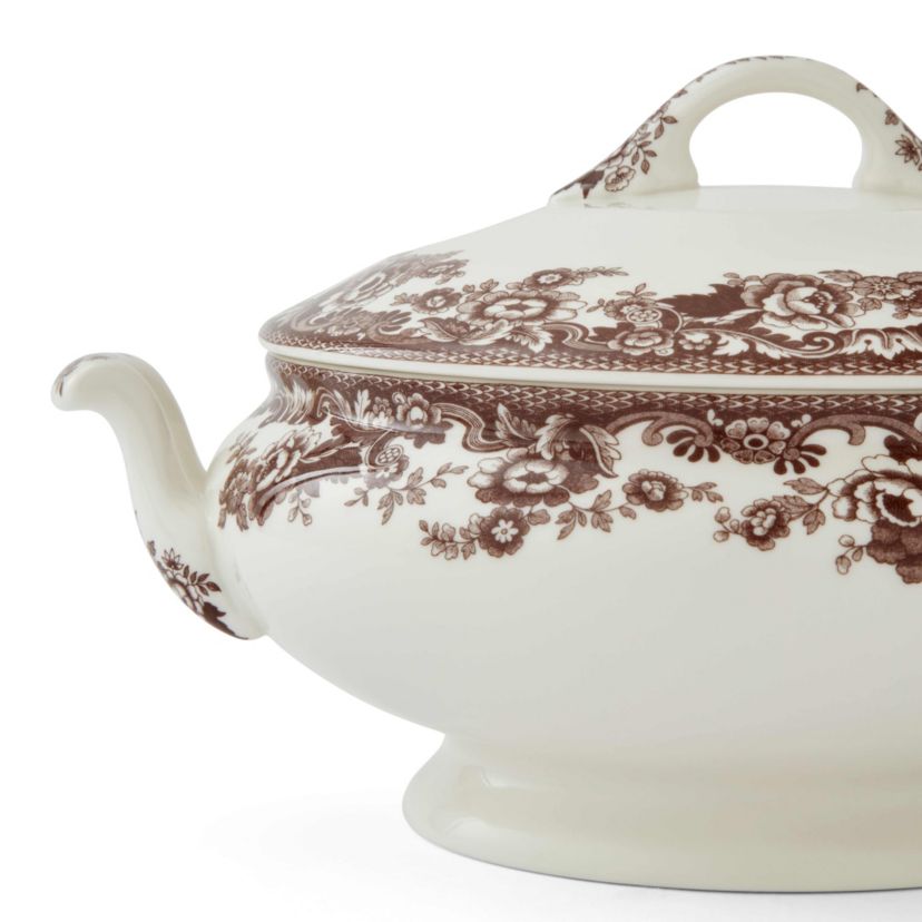 Delamere Covered Vegetable Dish 9"