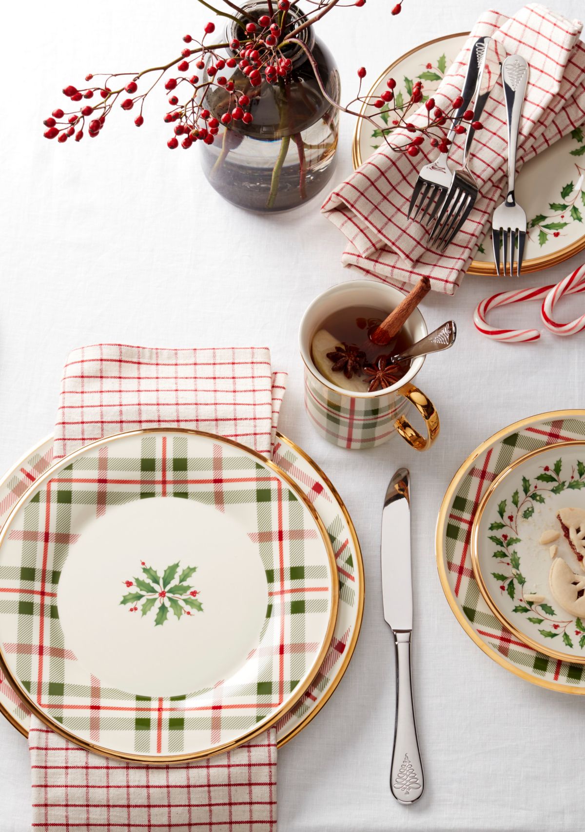 Set of 4 Holiday Plaid Dinner Plates