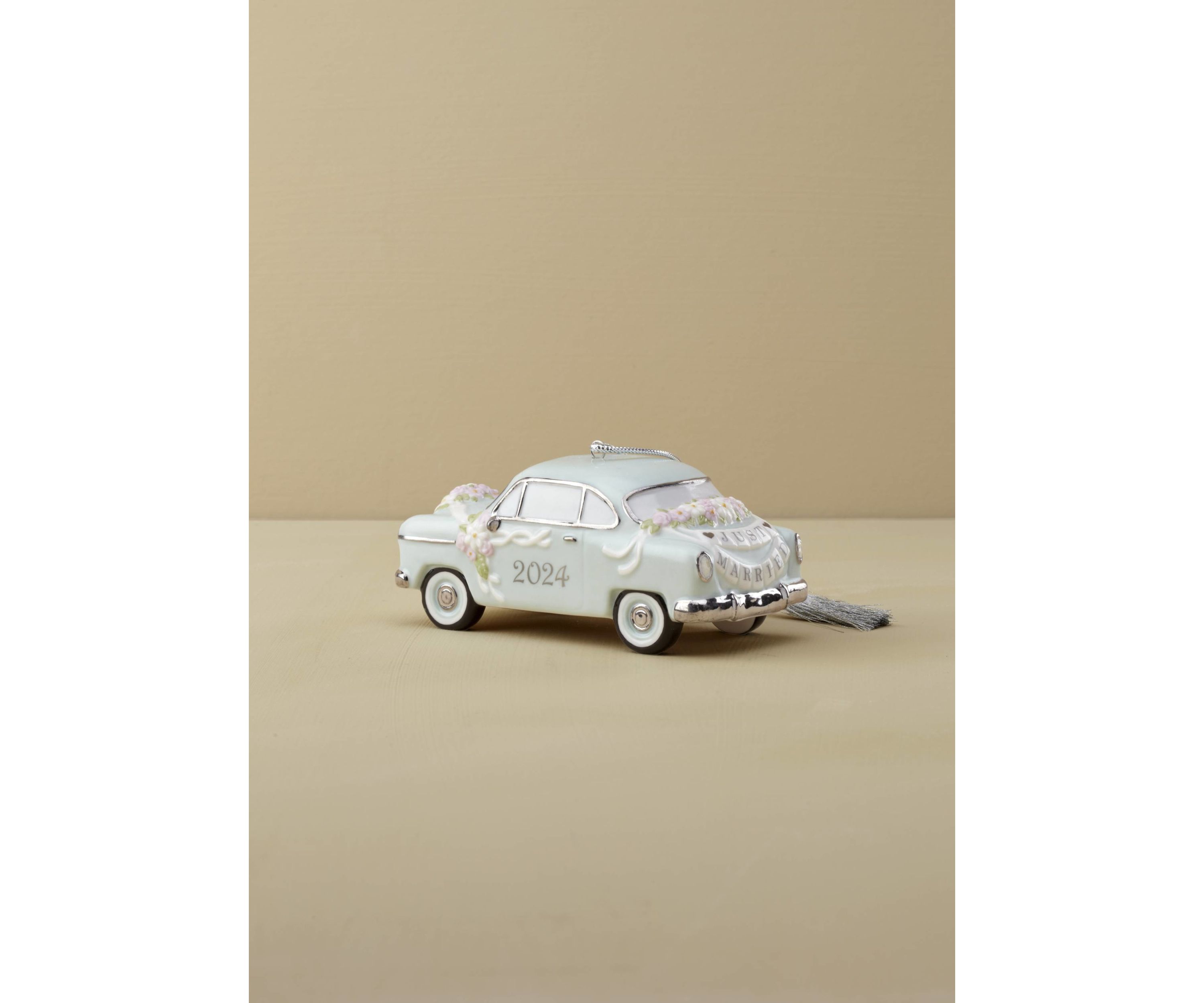 2024 Just Married Vintage Car Ornament