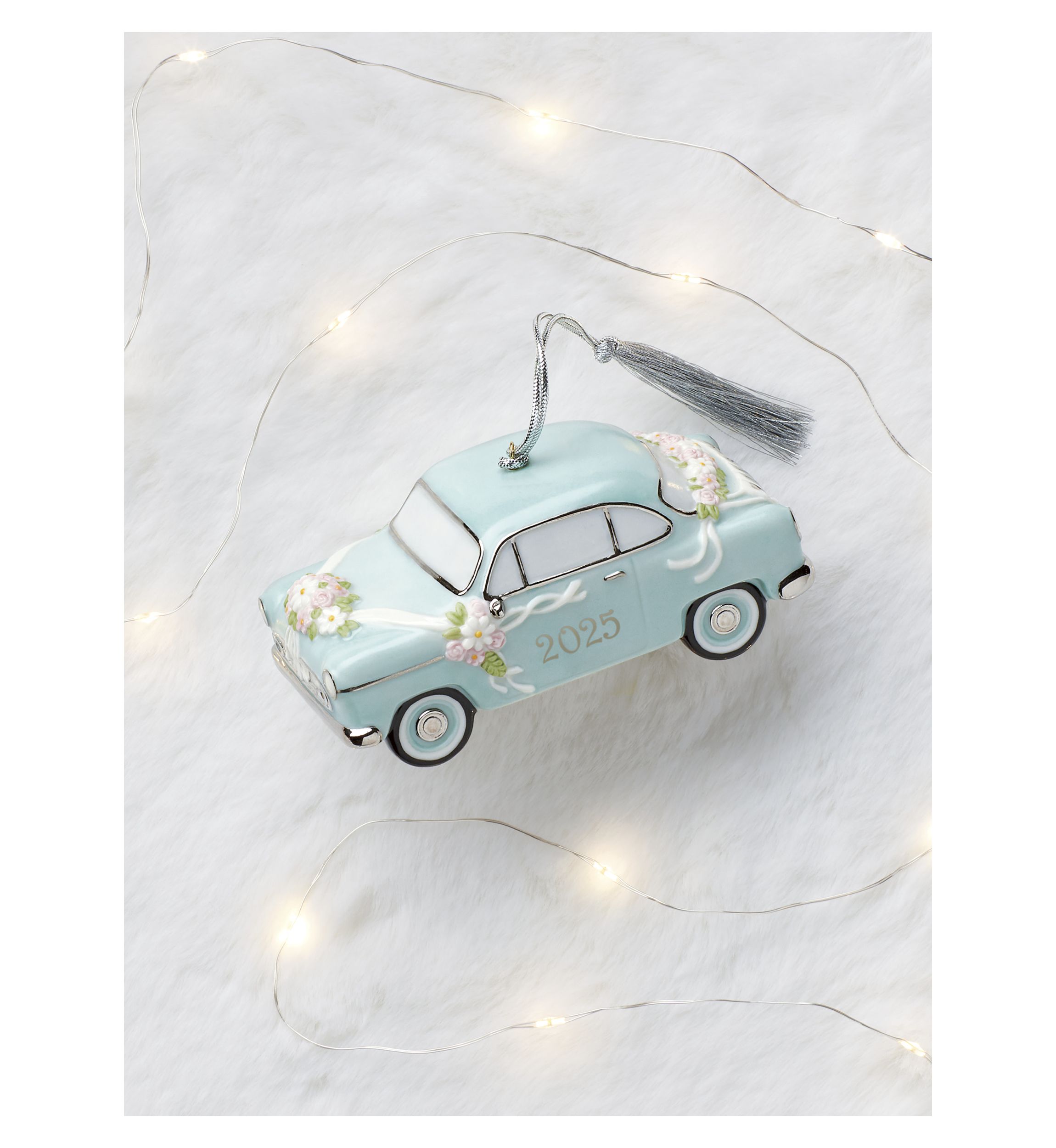 2025 Just Married Vintage Car Ornament