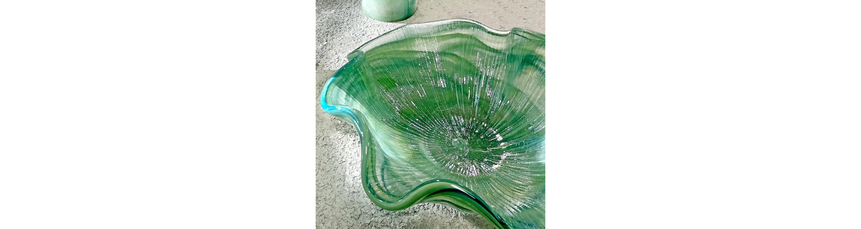 Onda Glass Green Ruffled Round Bowl