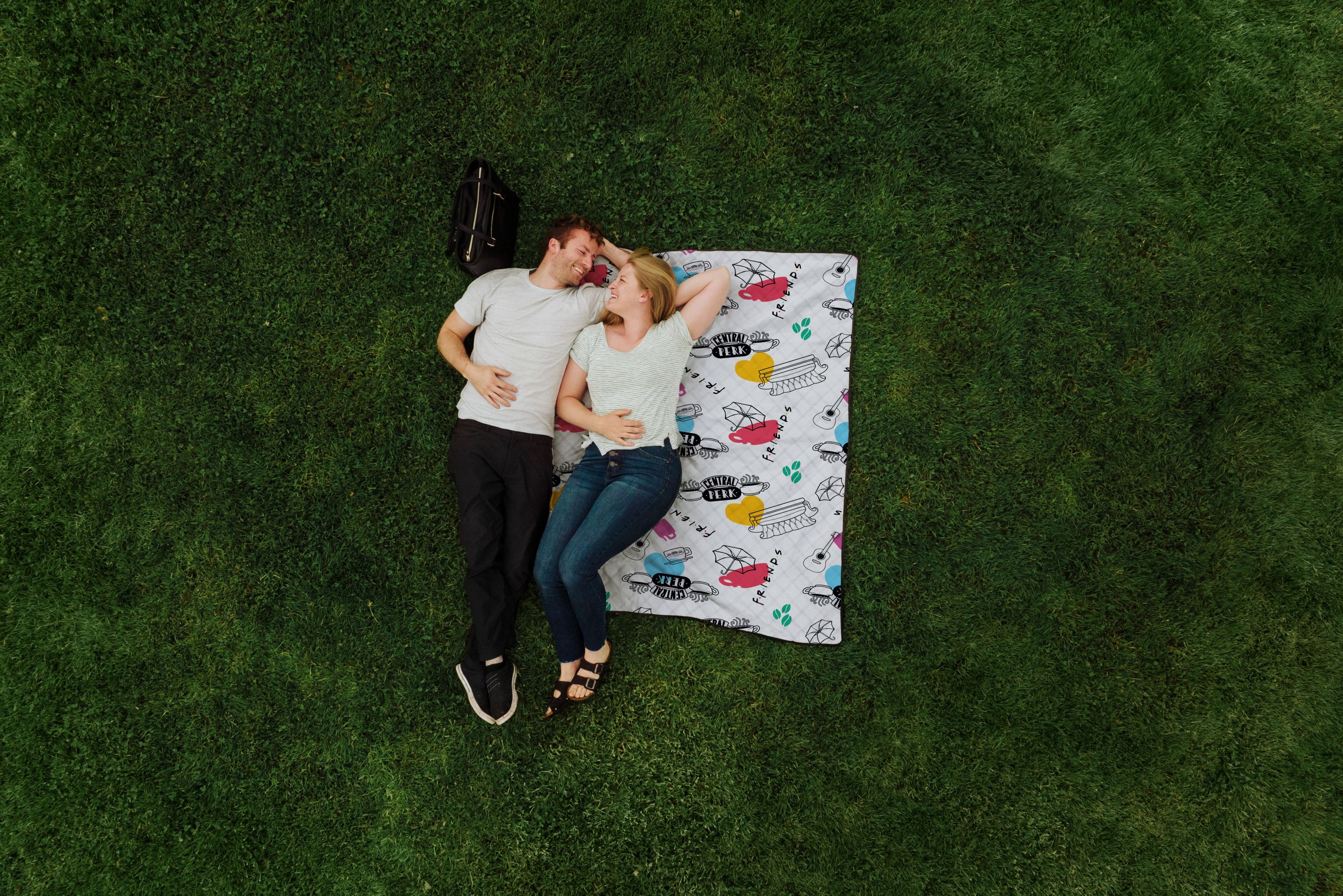 Warner Bros Friends Impresa Picnic Blanket