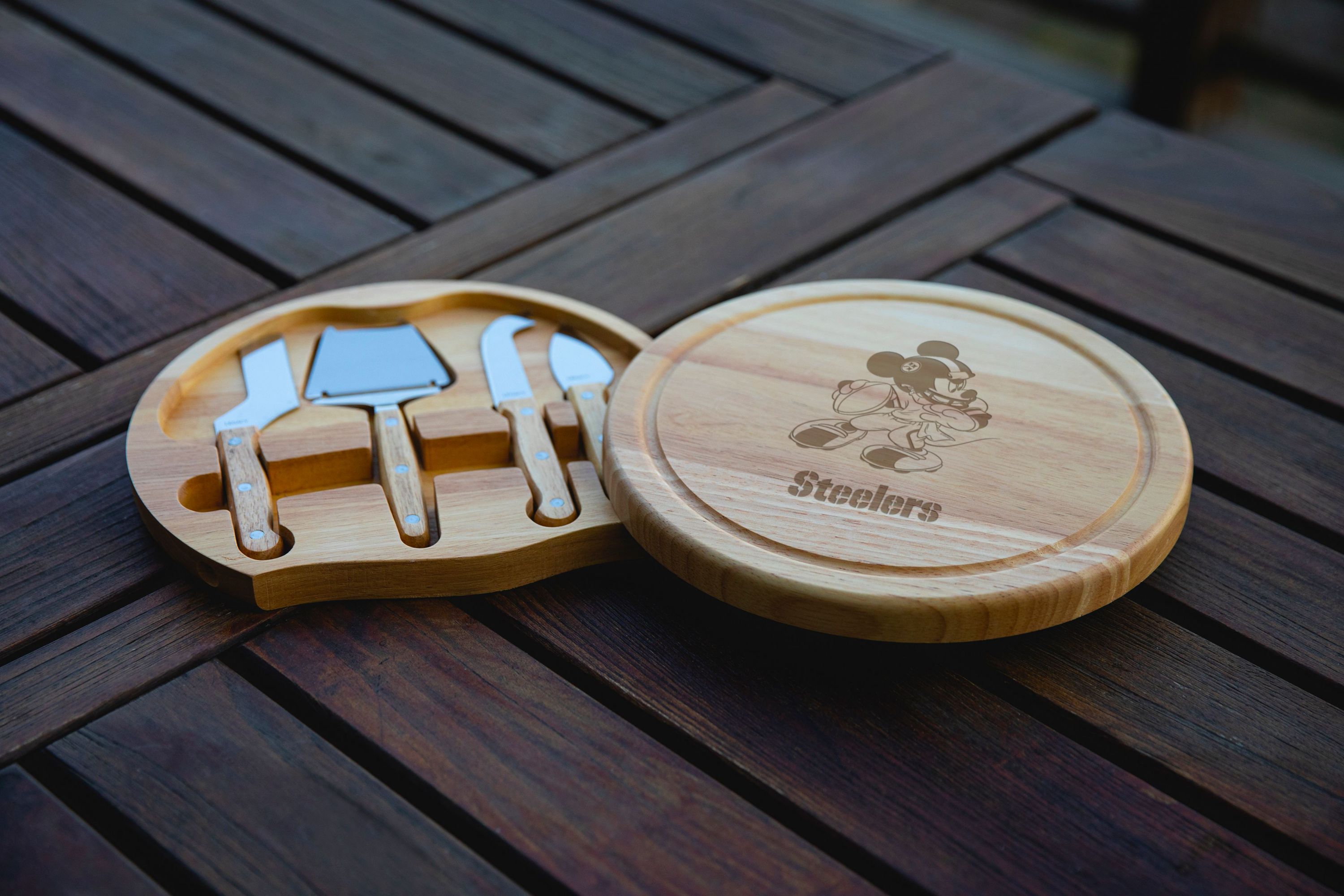 Disney NFL Cobrand Pittsburgh Steelers Mickey Mouse Circo Cheese Board and Knife Set