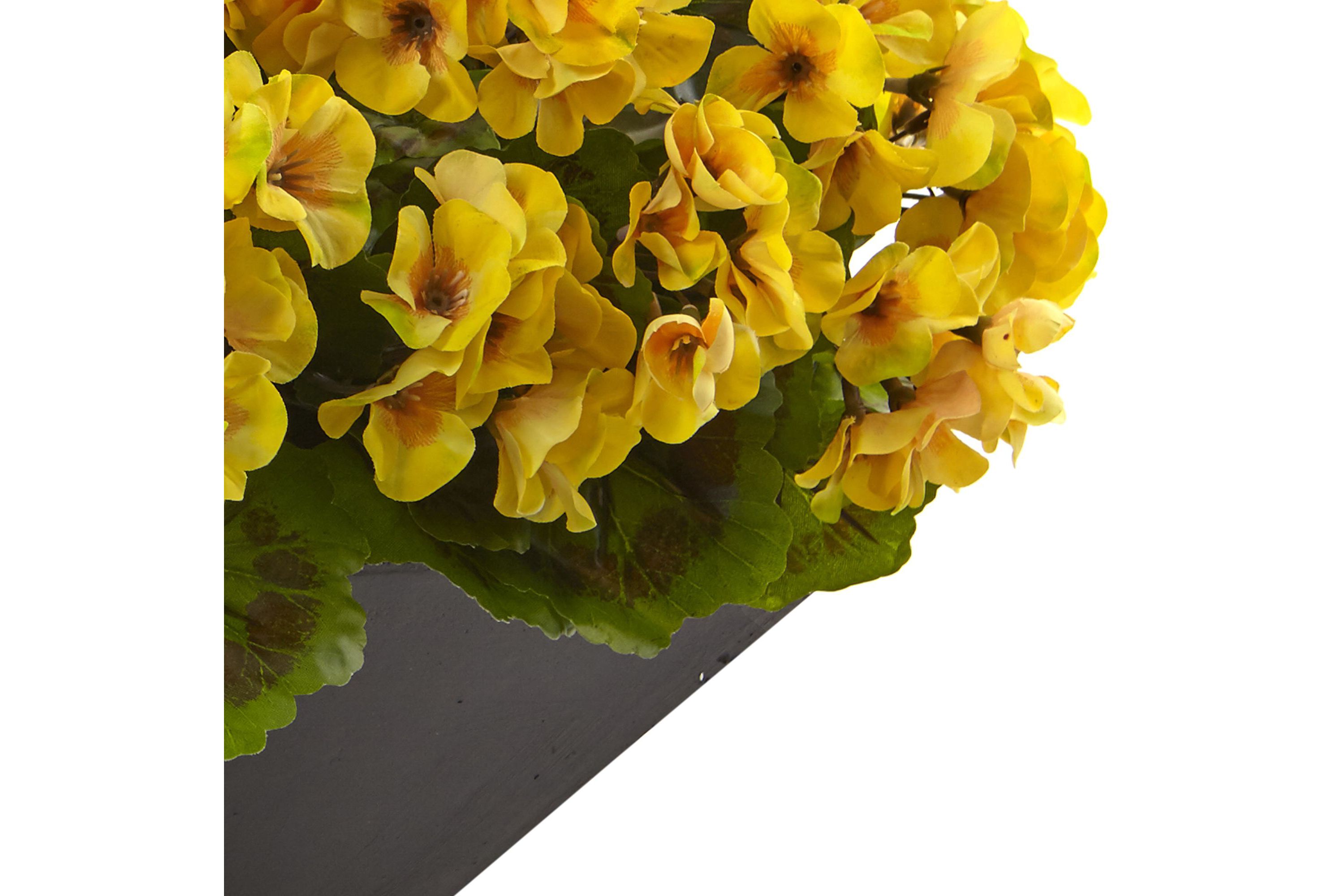 15-Inch Geranium with Black Planter UV Resistant (Indoor/Outdoor)