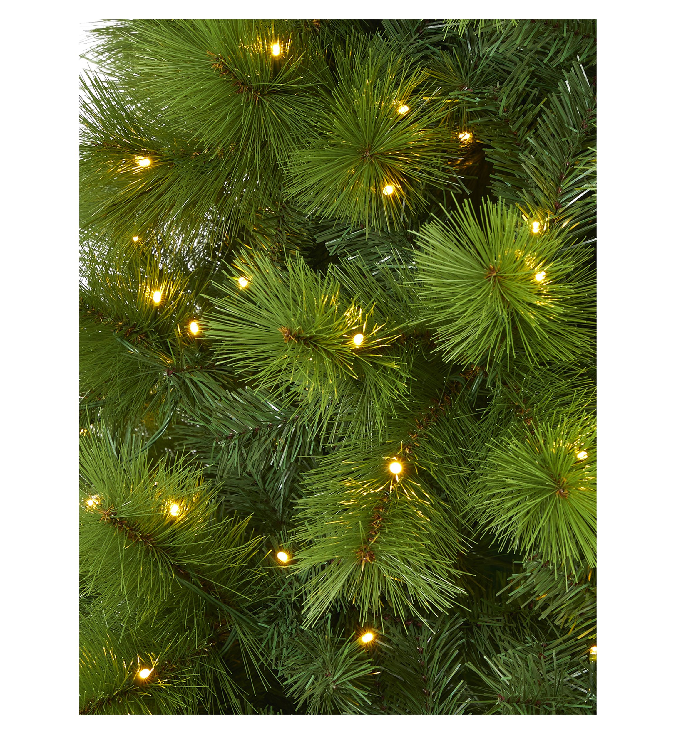 7.5 Foot Green Scotch Pine Artificial Christmas Tree with 550 Clear LED Lights