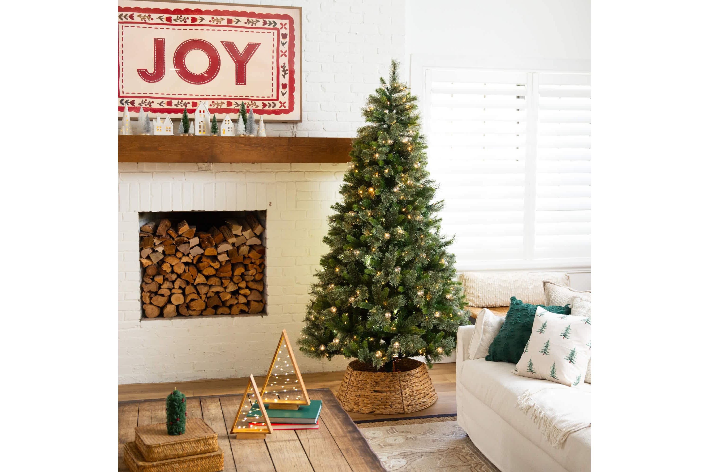 7.5-Foot Artificial Christmas Tree with 450 Warm White Clear Globe Bulbs and LED Lights