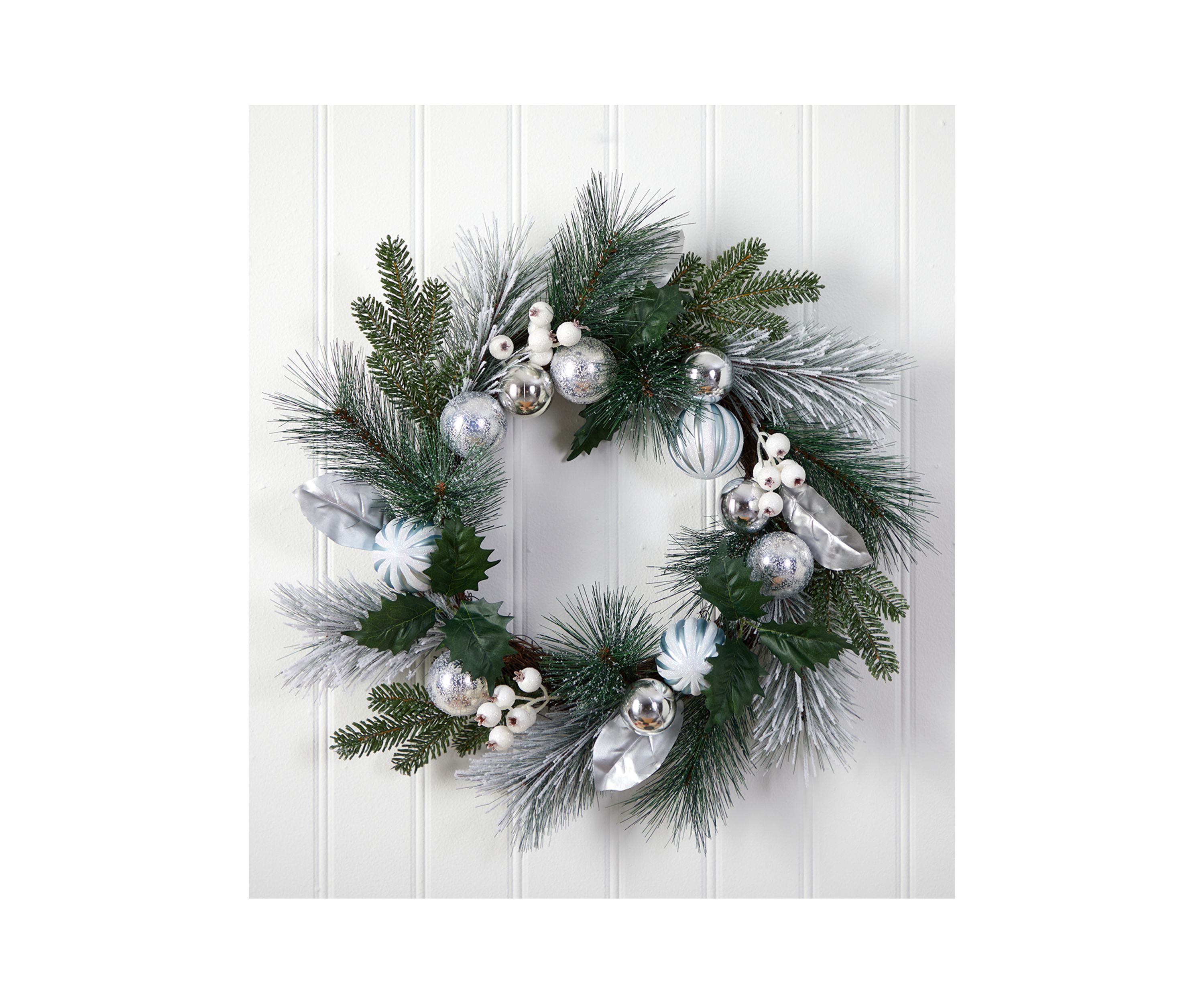 24 Inch Pinecones and Berries Christmas Artificial Wreath with Silver Ornaments