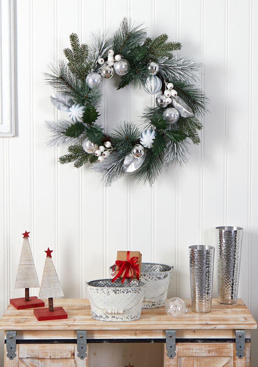 24 Inch Pinecones and Berries Christmas Artificial Wreath with Silver Ornaments