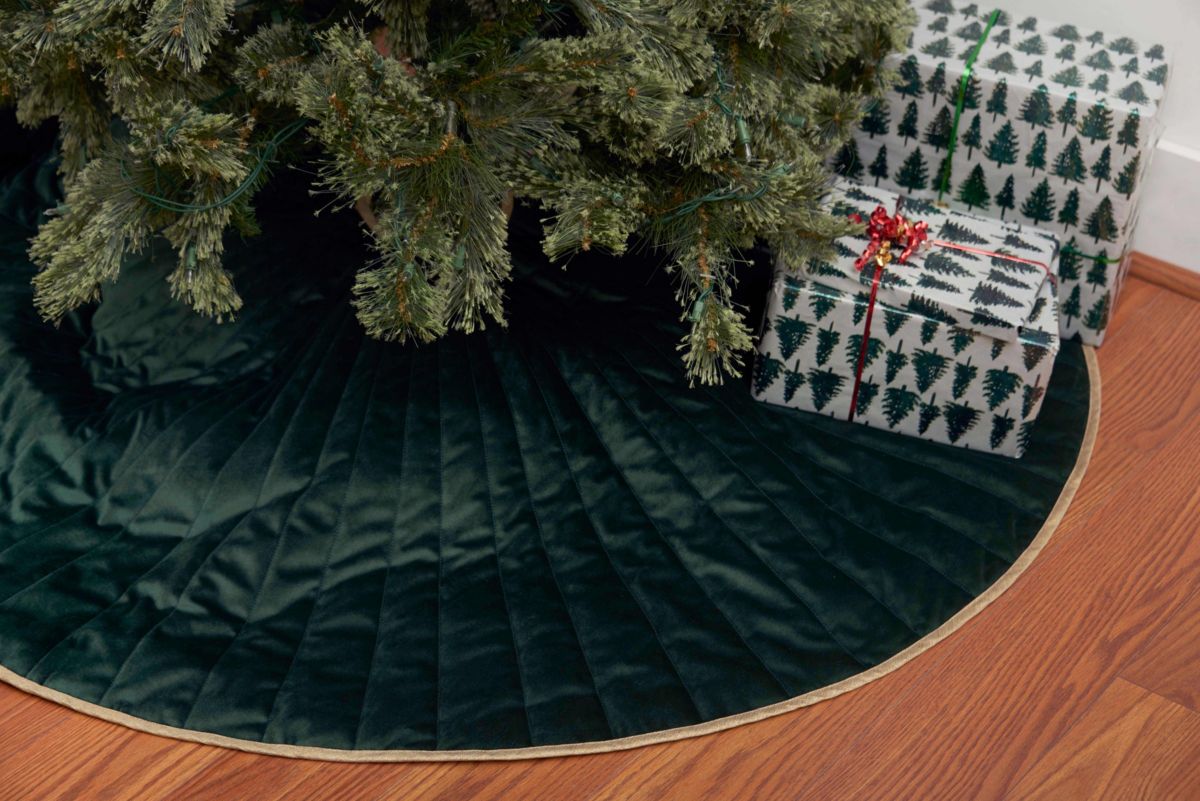 Velvet Splendor Tree Skirt