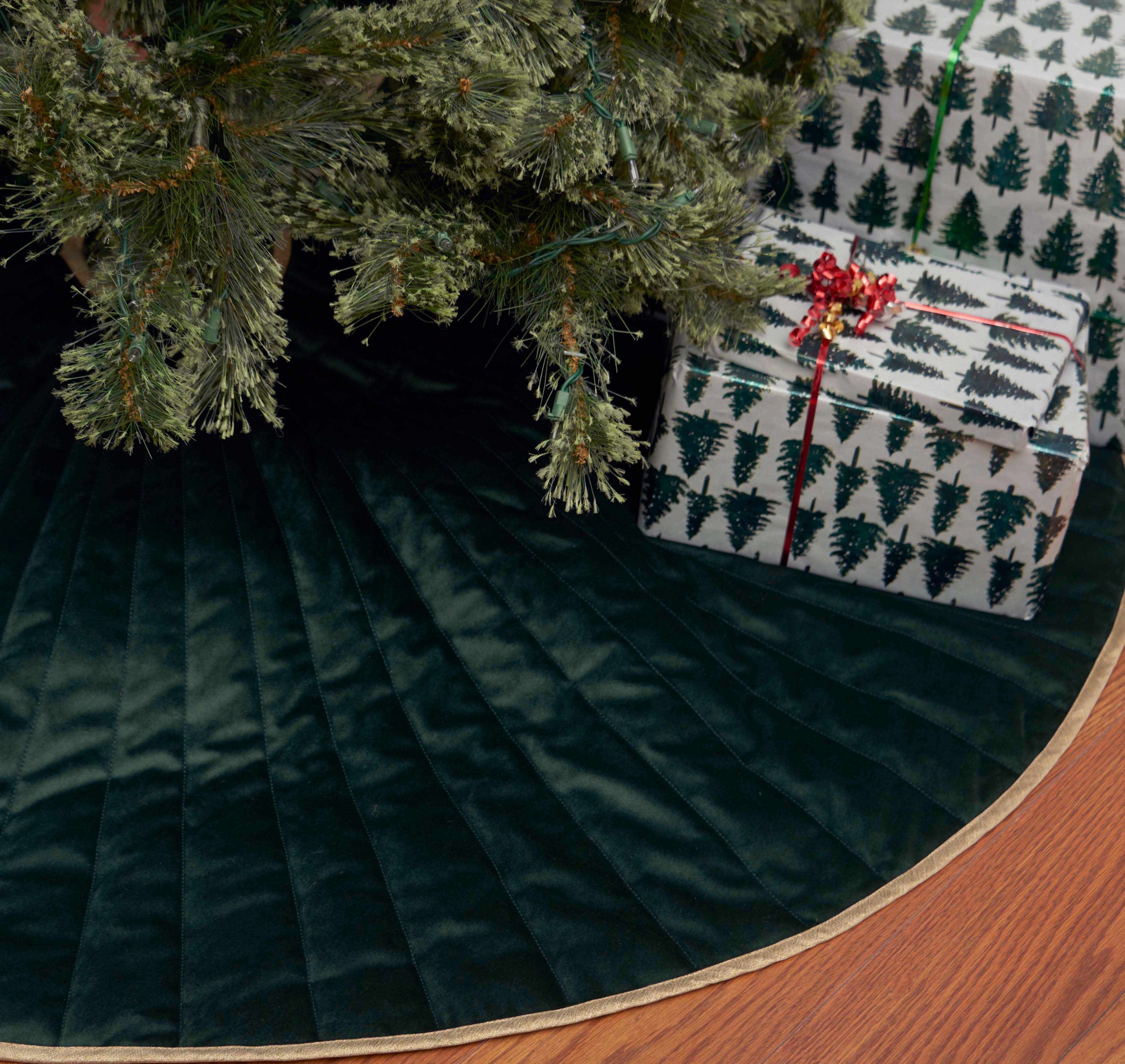 Velvet Splendor Tree Skirt