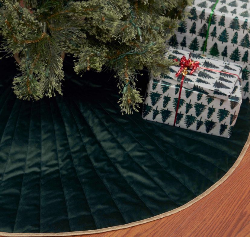Velvet Splendor Tree Skirt