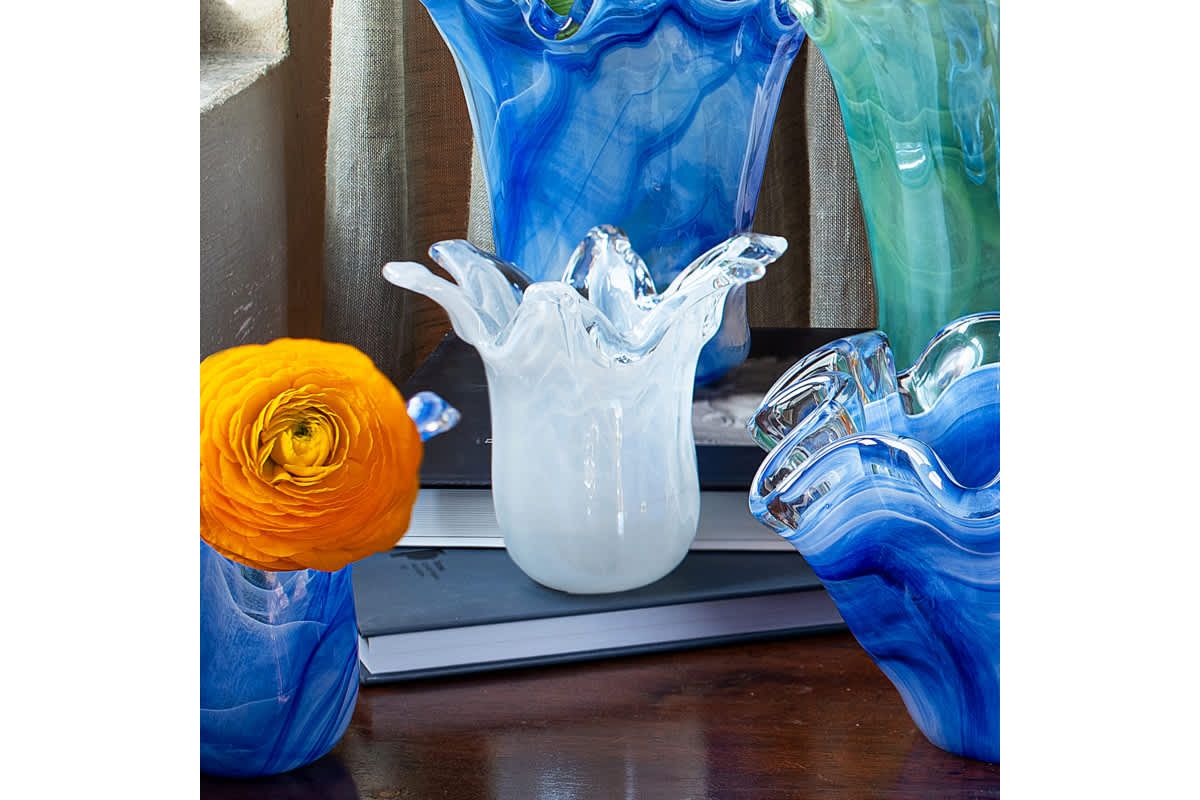 Onda Glass White Petite Vase