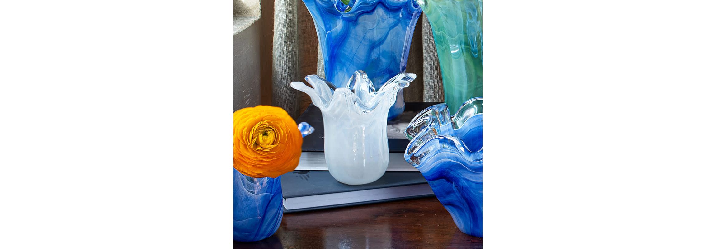 Onda Glass White Petite Vase