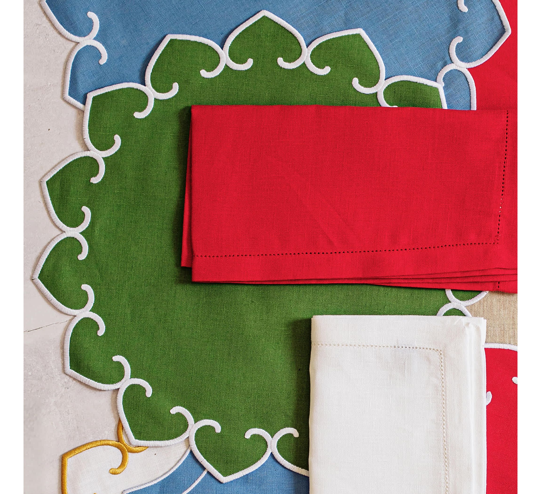 Tessuti Sage Green Round Placemats with White Stitching - Set of 4