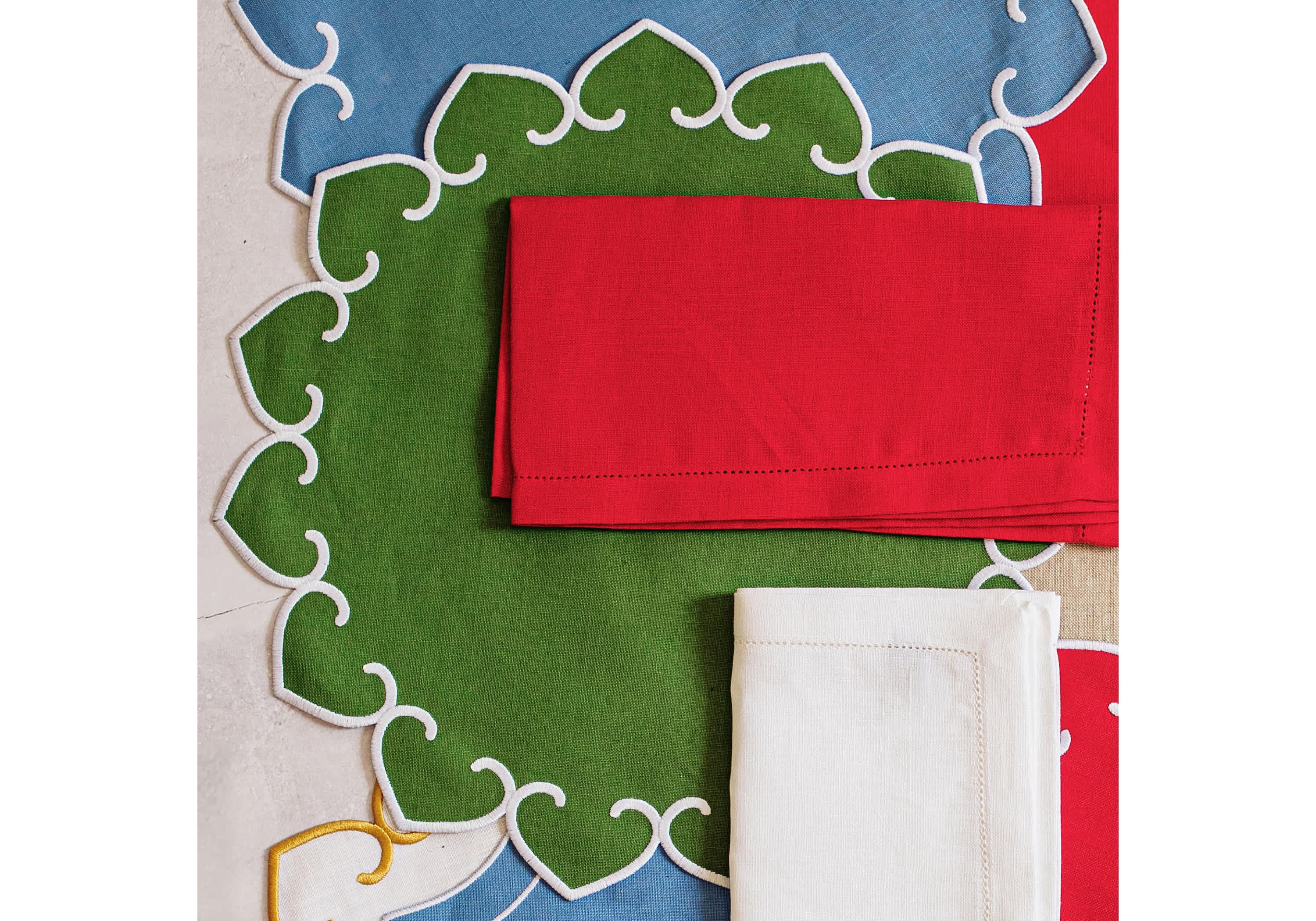 Tessuti Sage Green Round Placemats with White Stitching - Set of 4