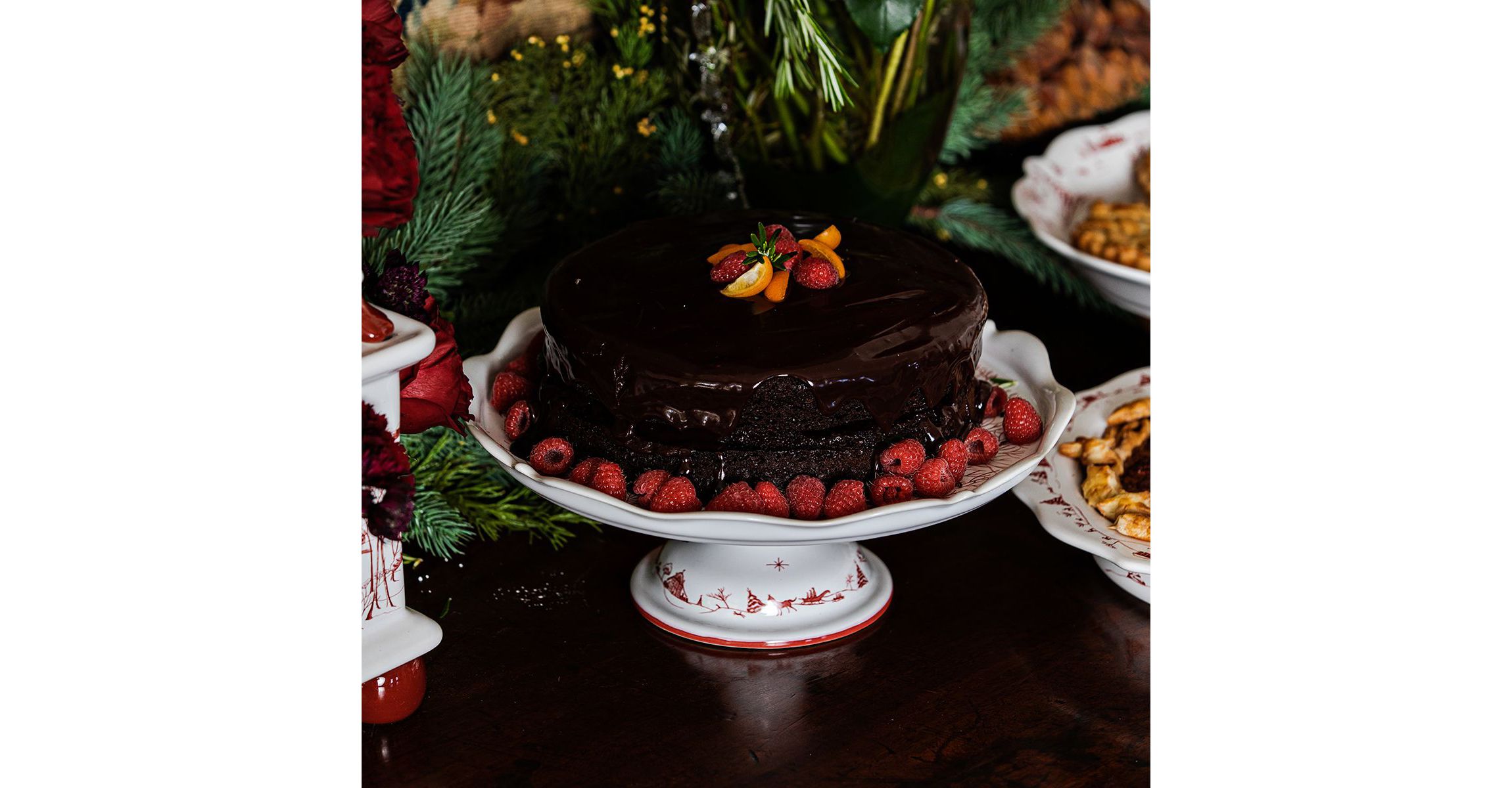 Country Estate Winter Frolic Cake Stand