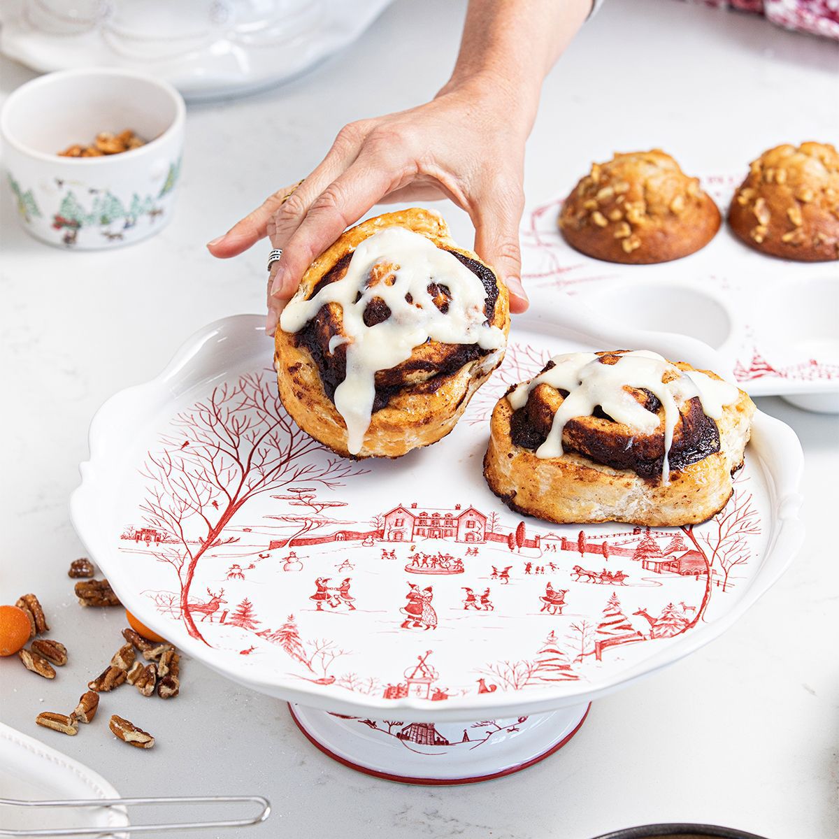 Country Estate Winter Frolic Cake Stand